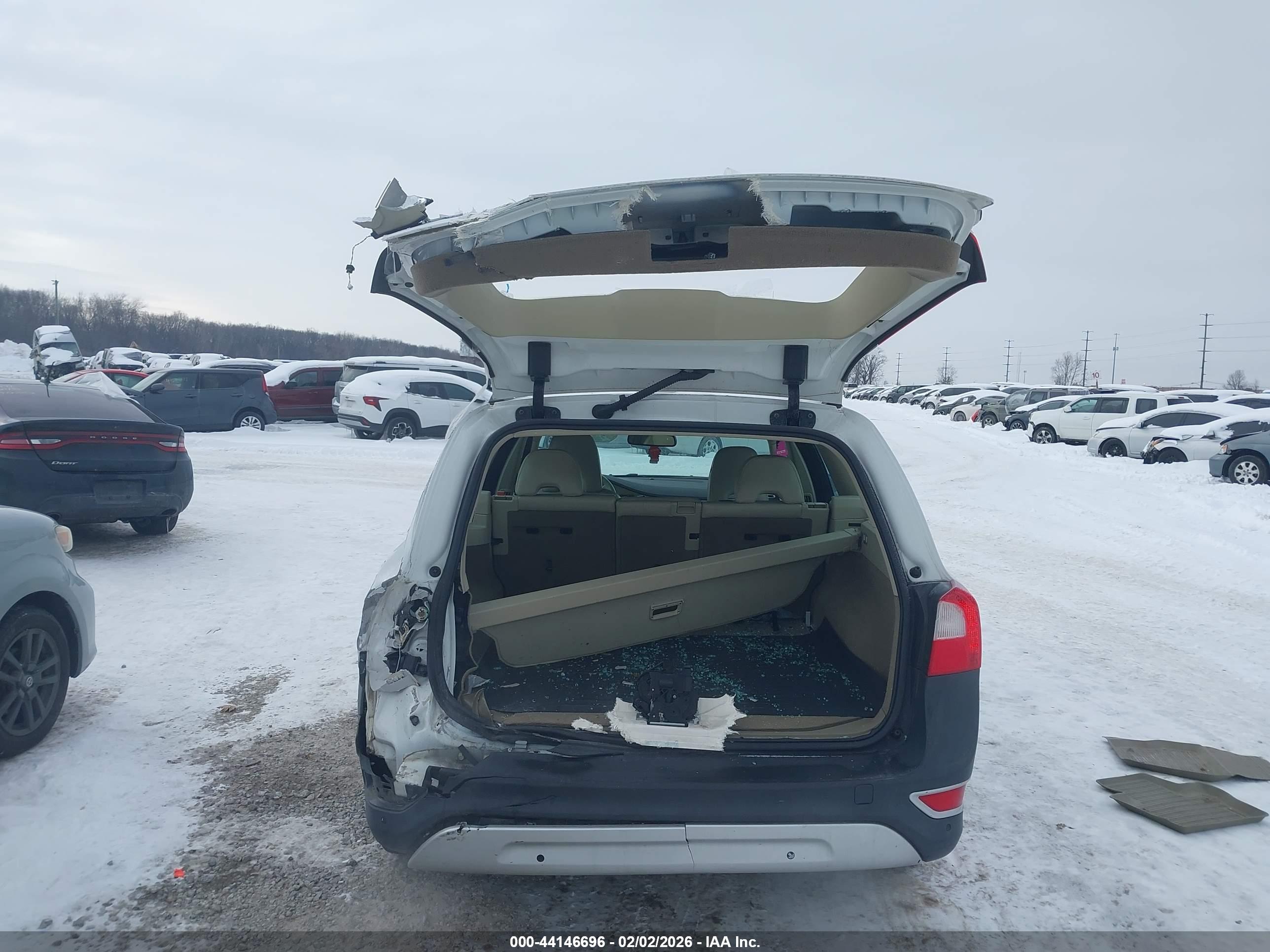 VOLVO XC70 image 6