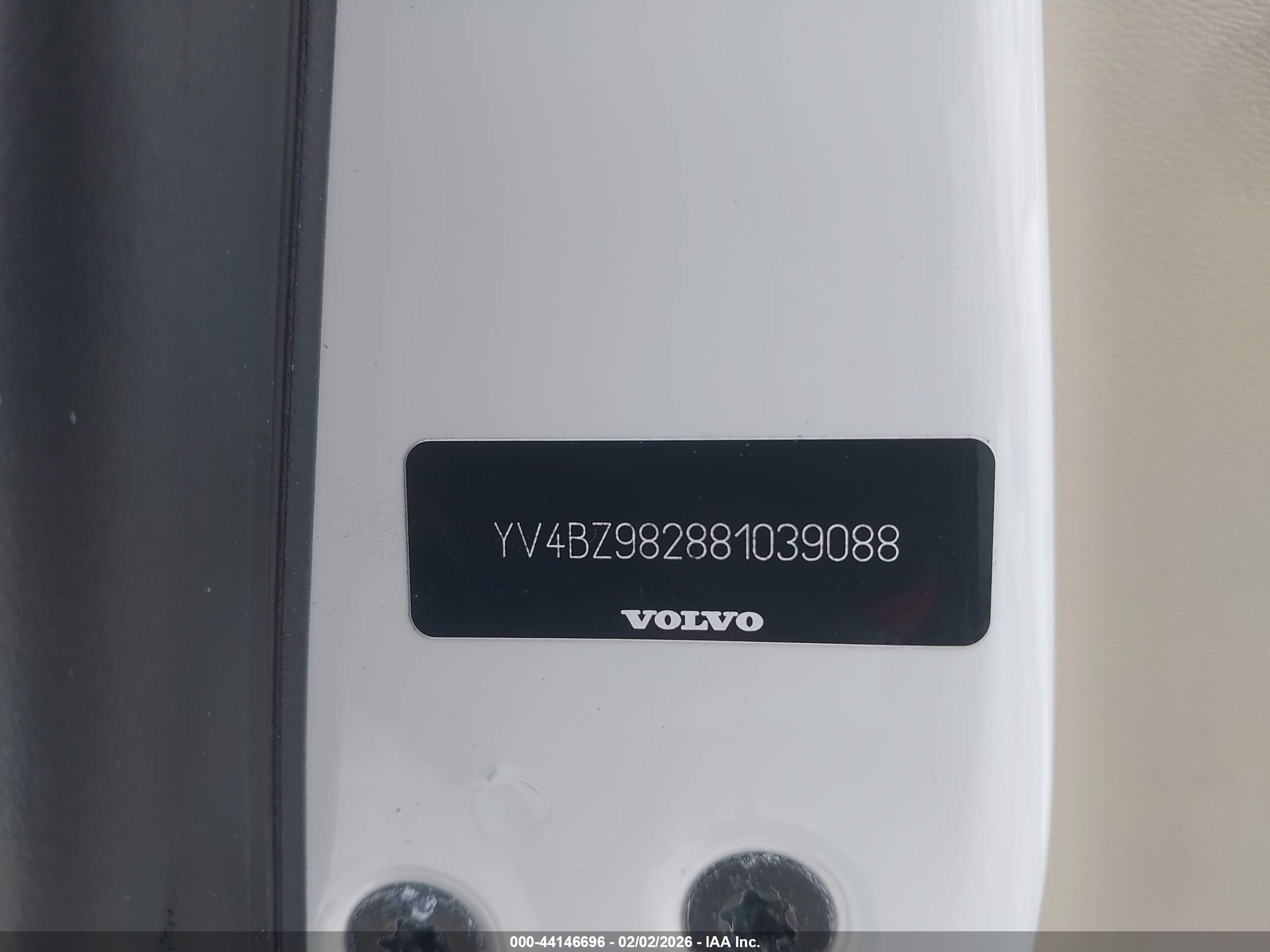 VOLVO XC70 image 9