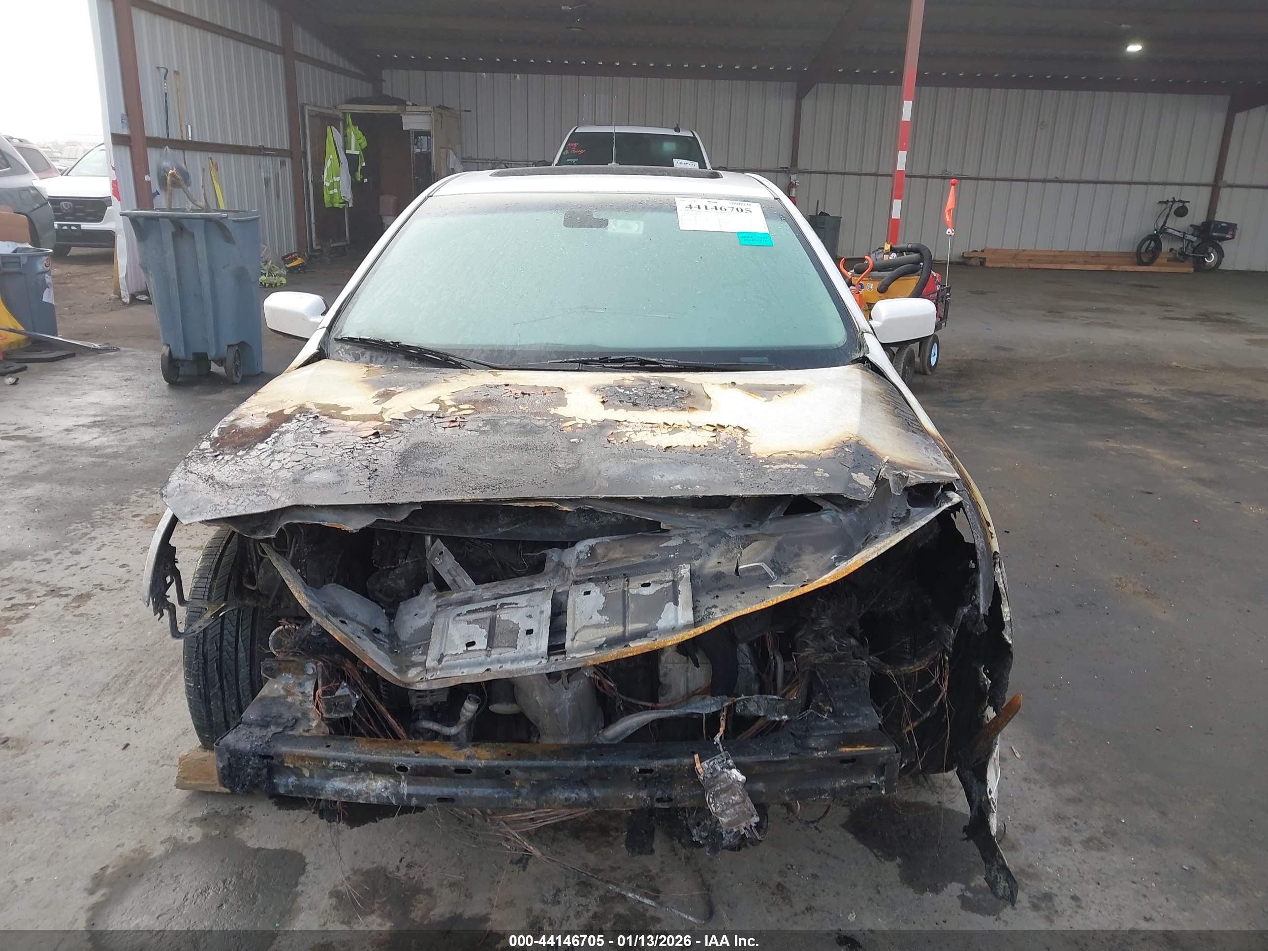 FORD FUSION image 6