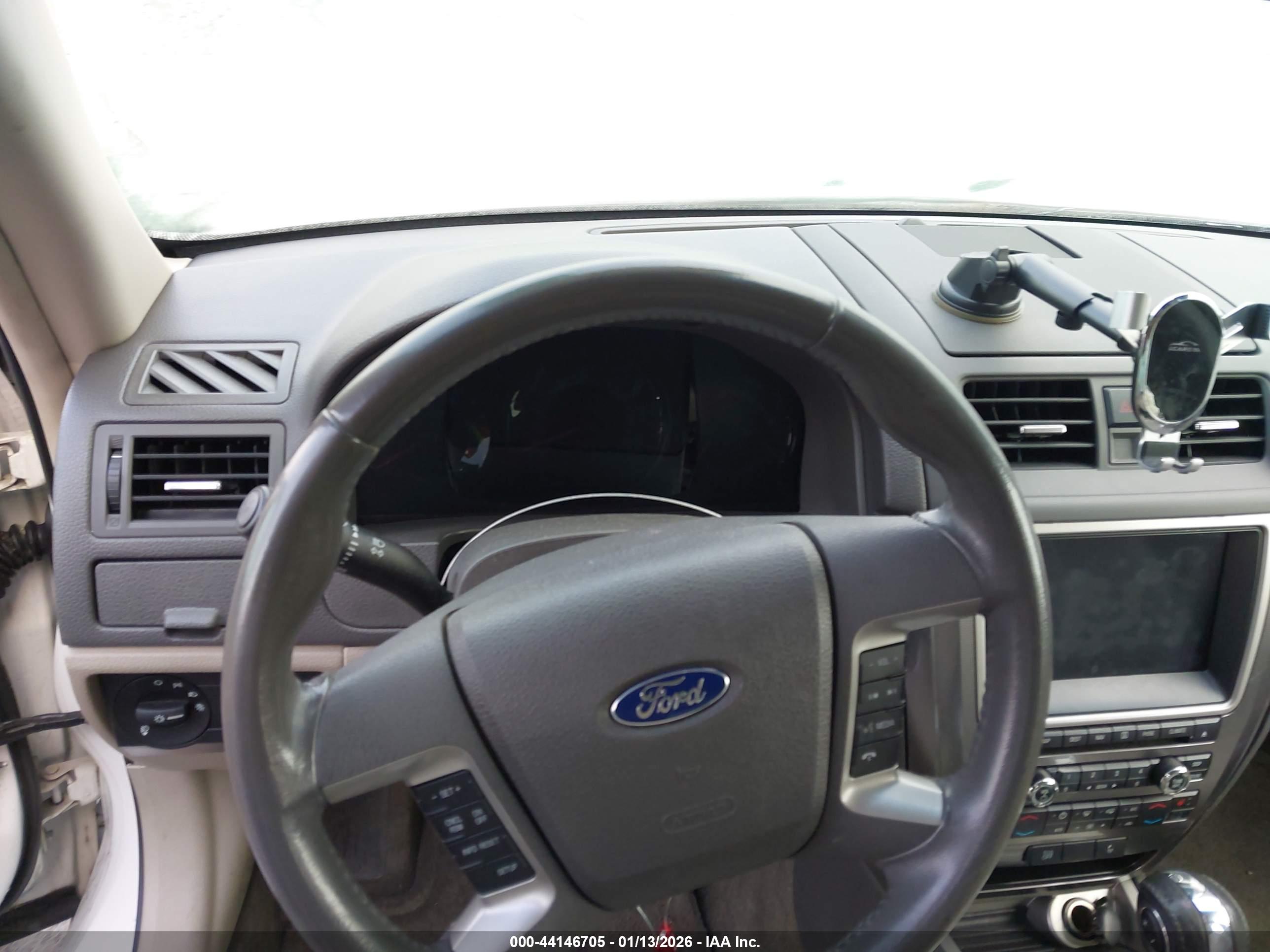 FORD FUSION image 7