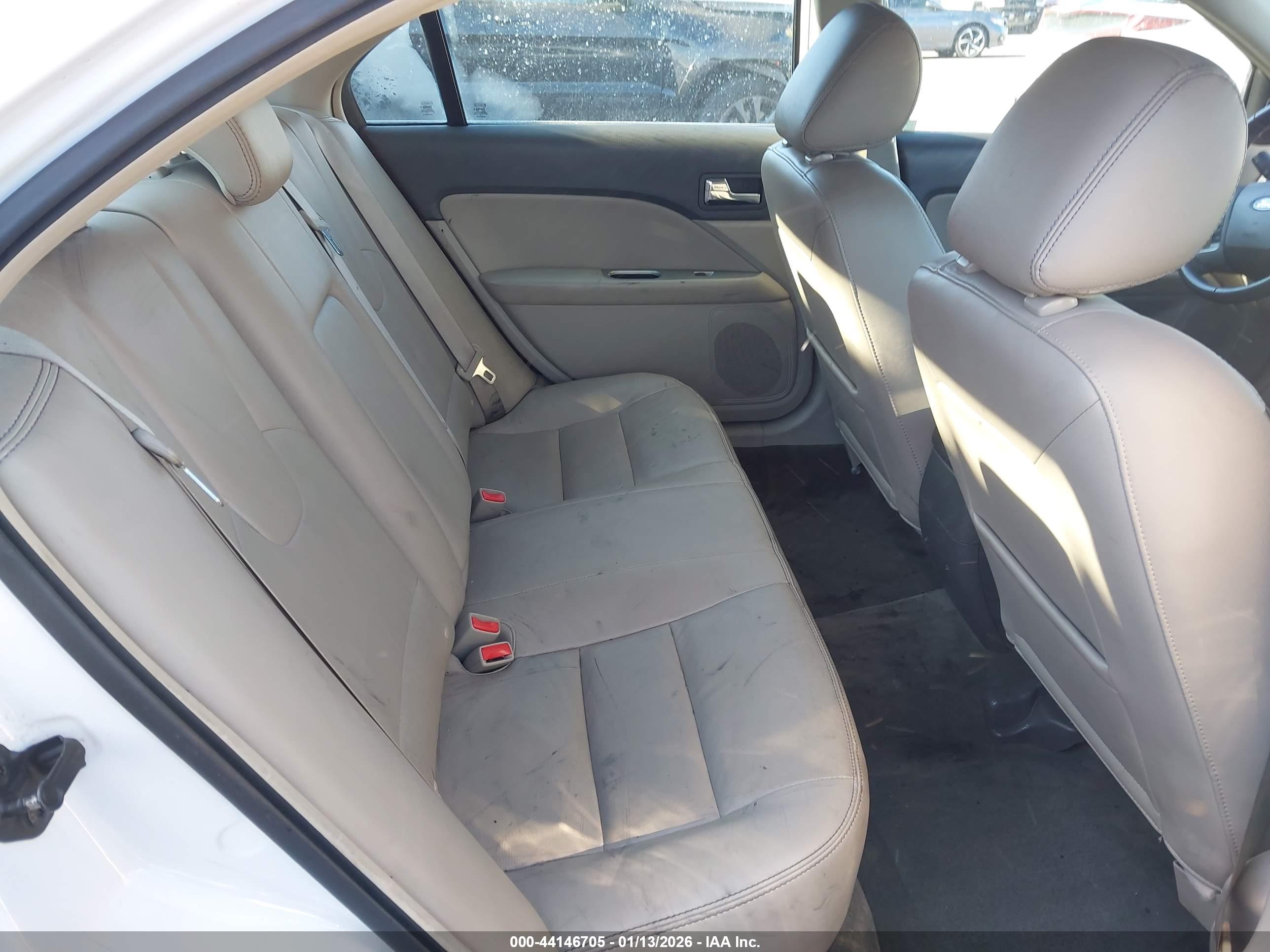 FORD FUSION image 8