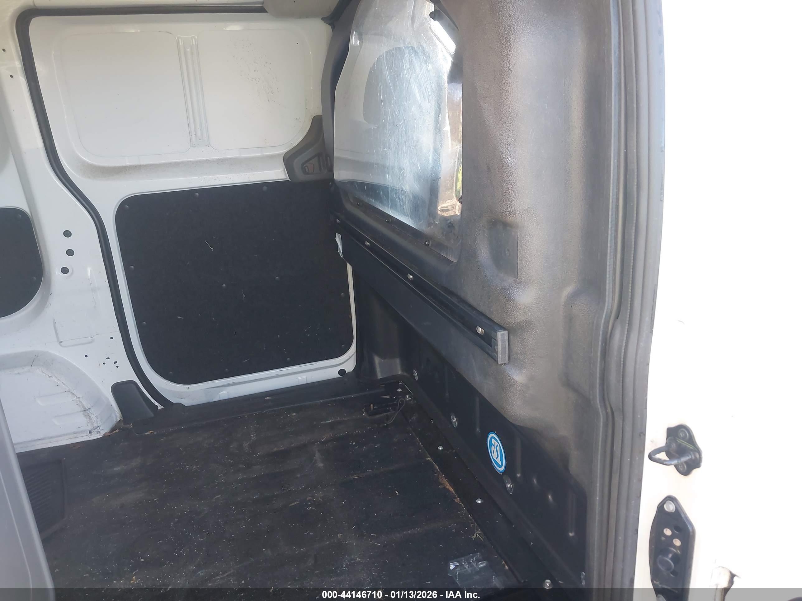 NISSAN NV200 image 8