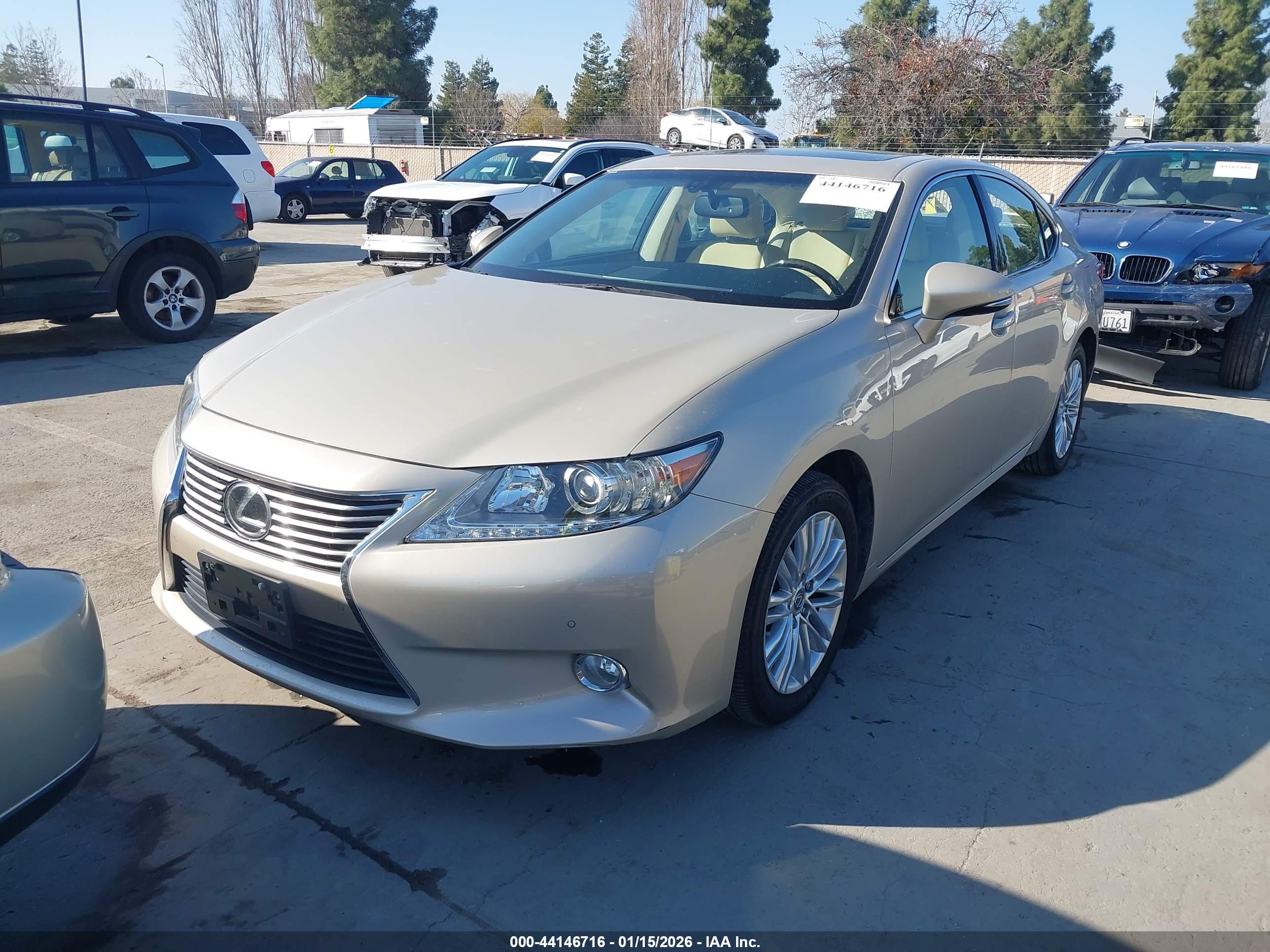 LEXUS ES image 2