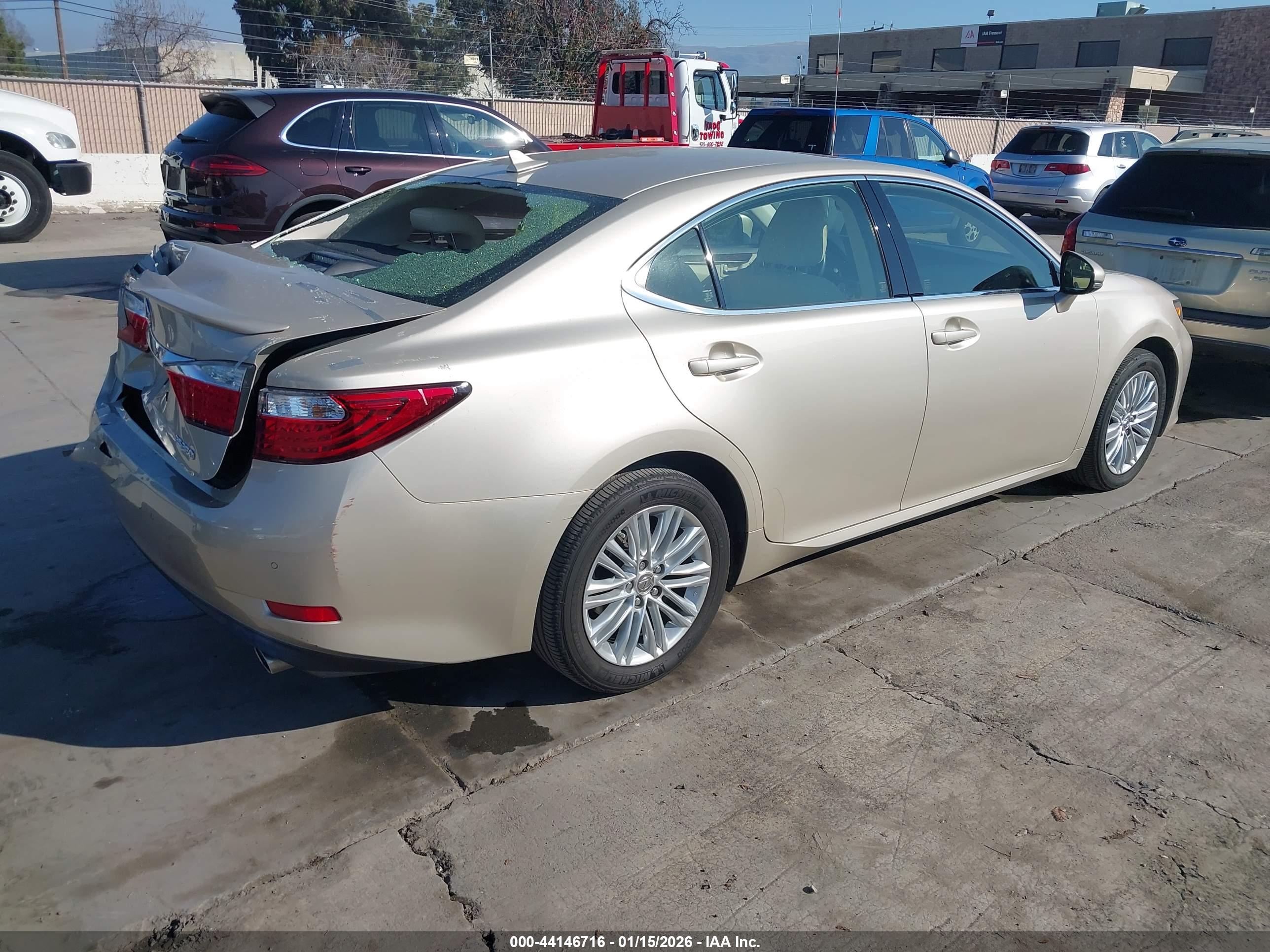 LEXUS ES image 4
