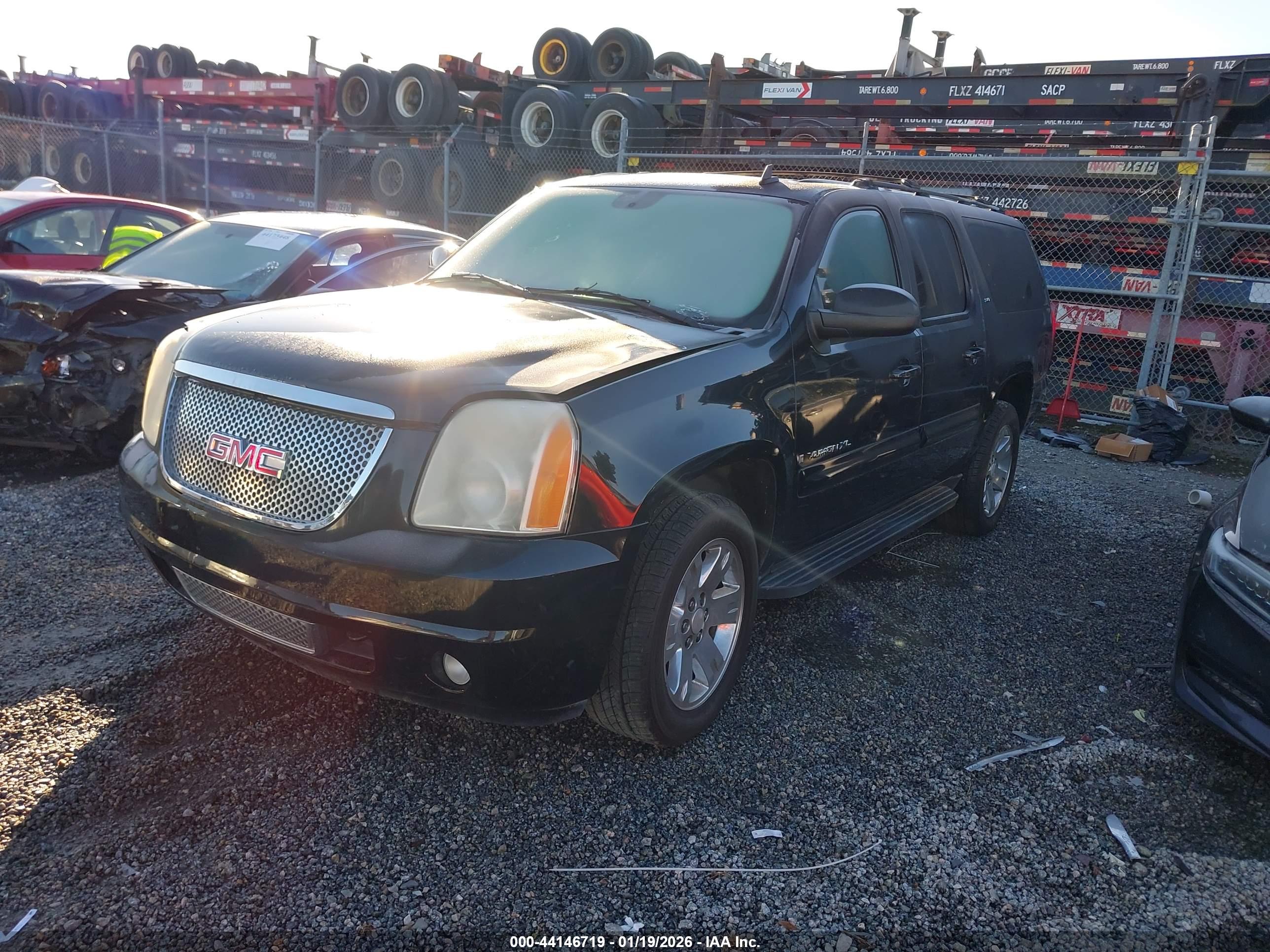 GMC YUKON image 2
