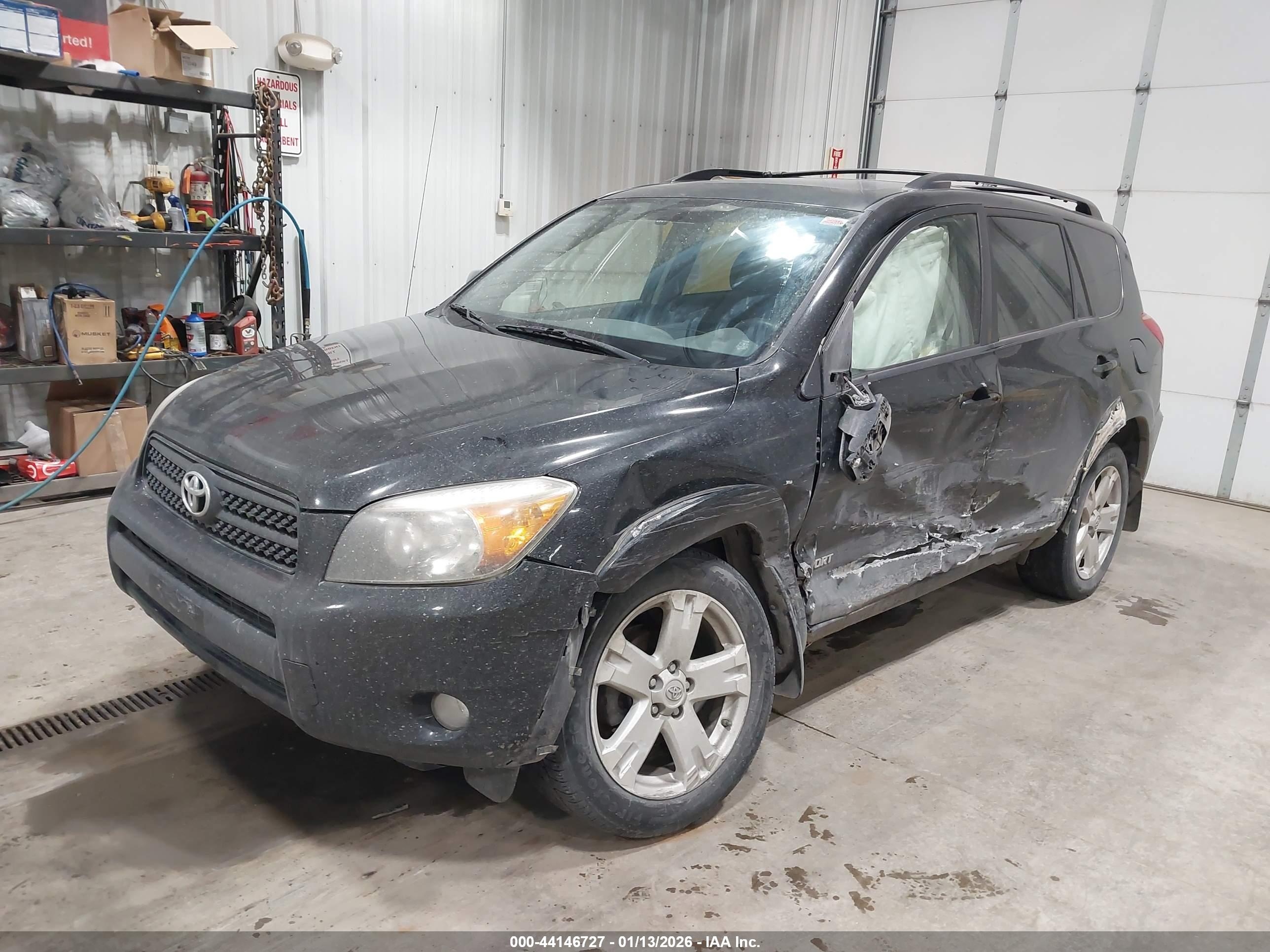 TOYOTA RAV4 image 2