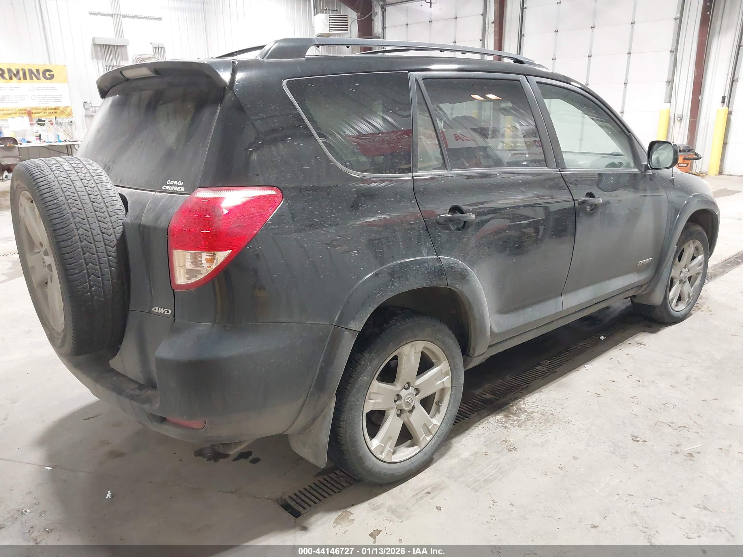 TOYOTA RAV4 image 4