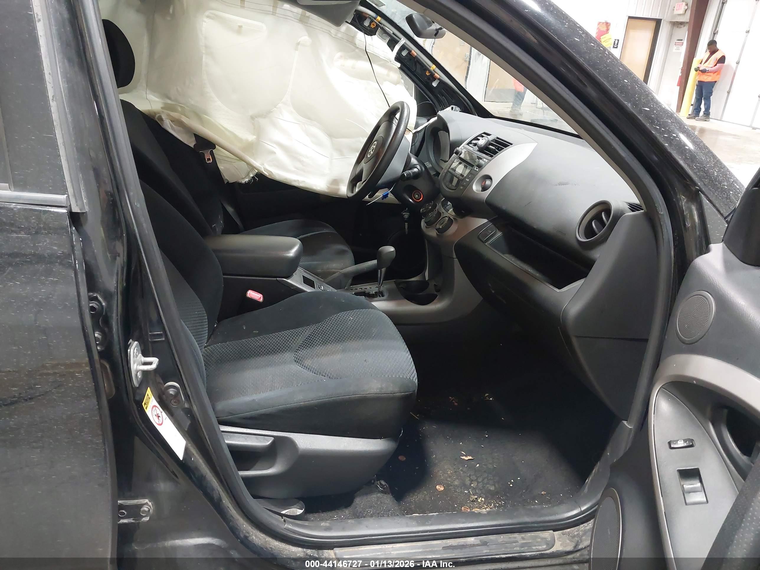 TOYOTA RAV4 image 5