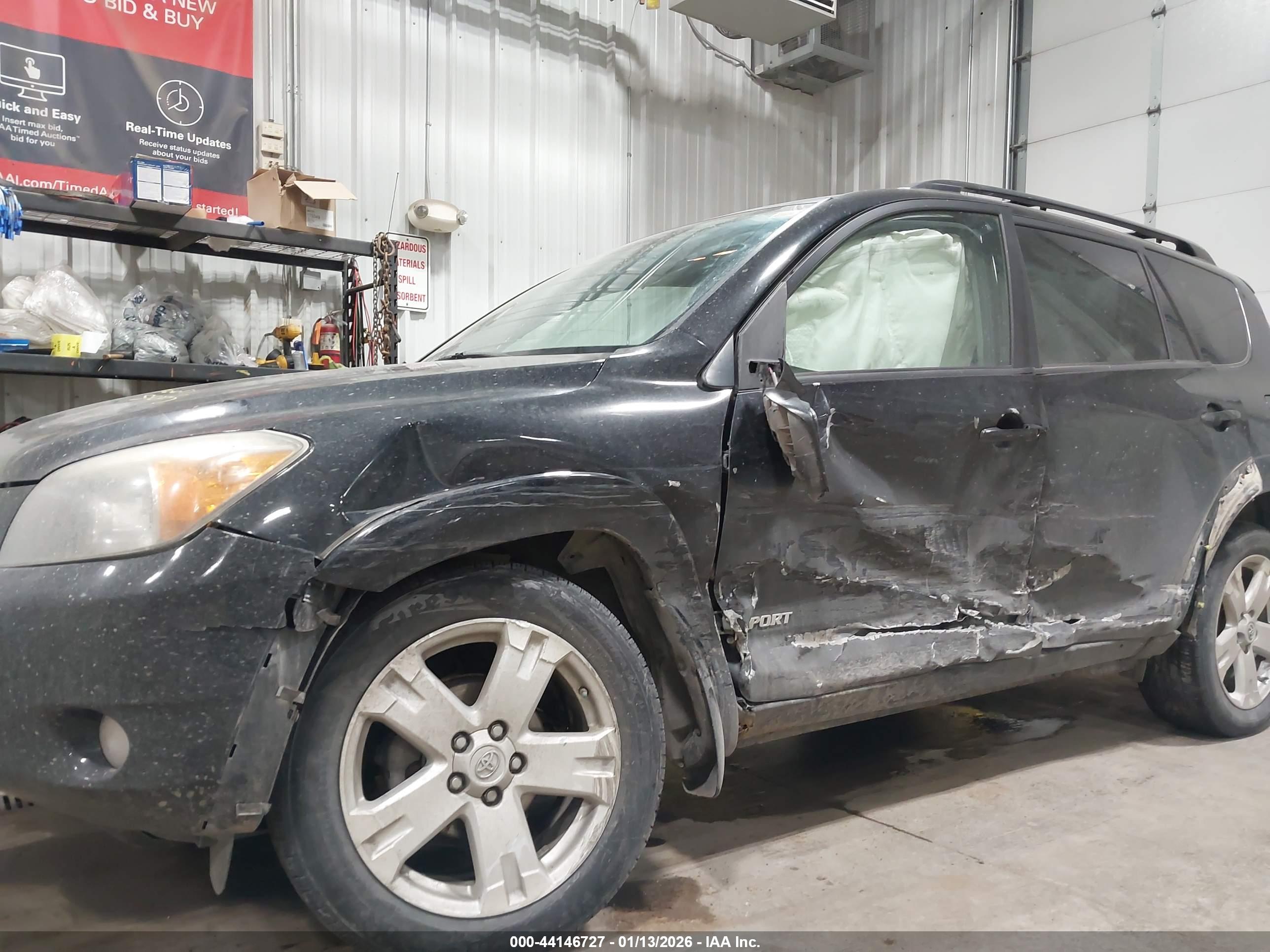 TOYOTA RAV4 image 6