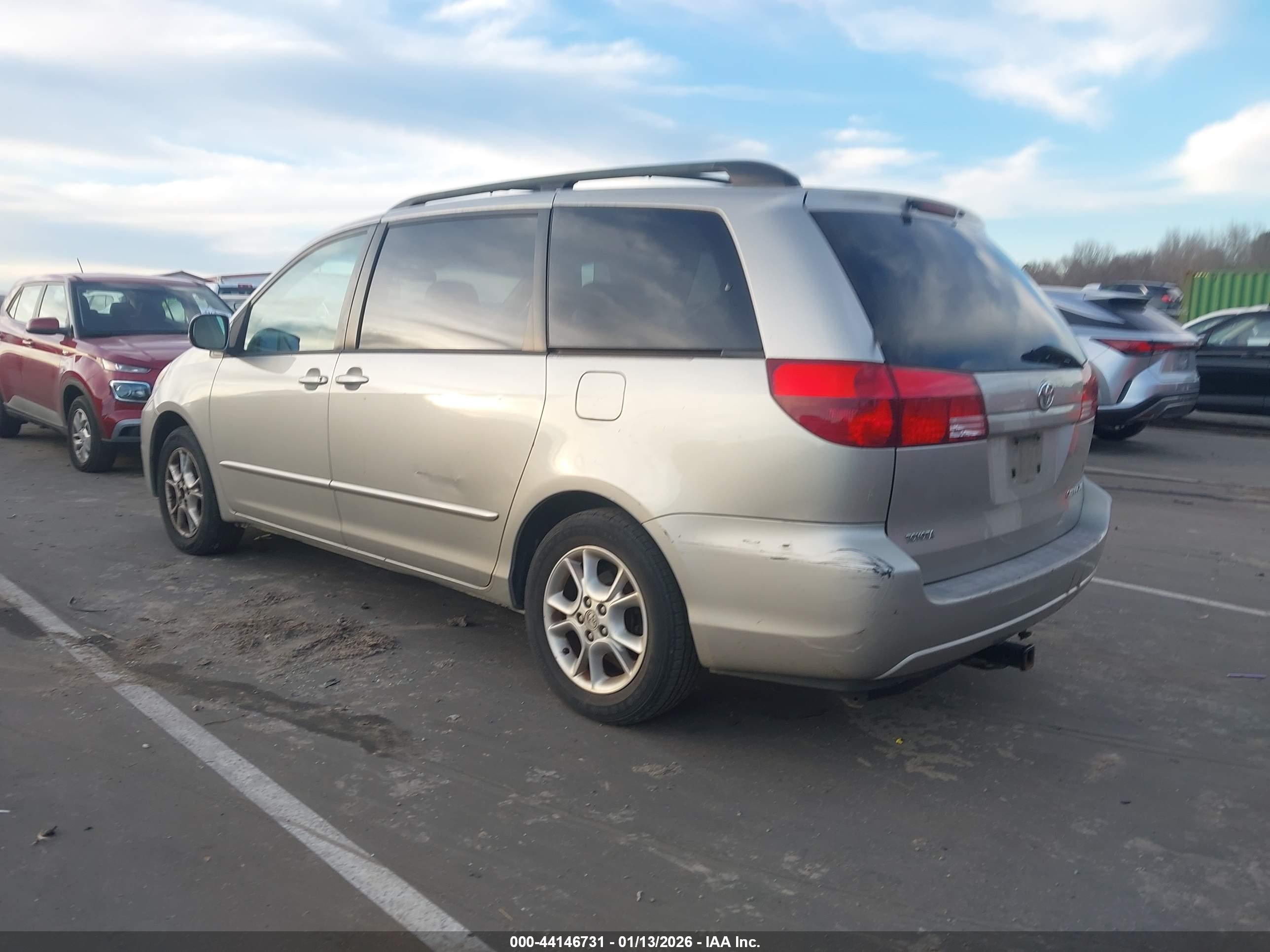 TOYOTA SIENNA image 3
