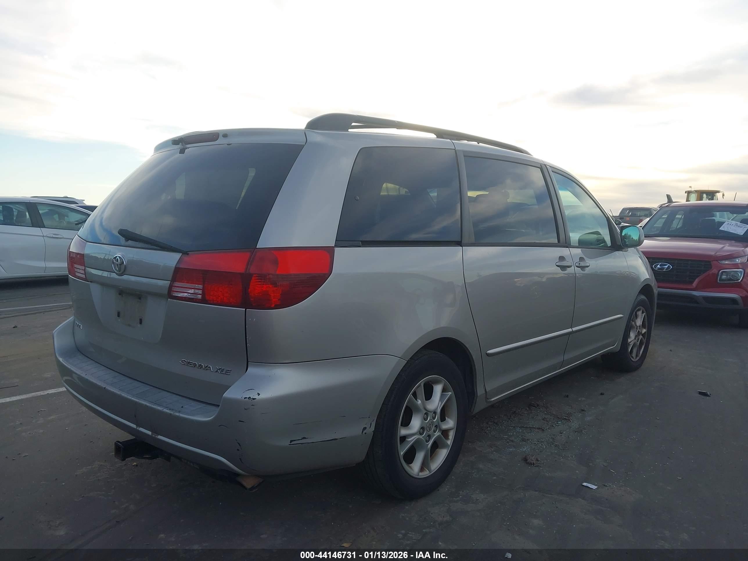 TOYOTA SIENNA image 4