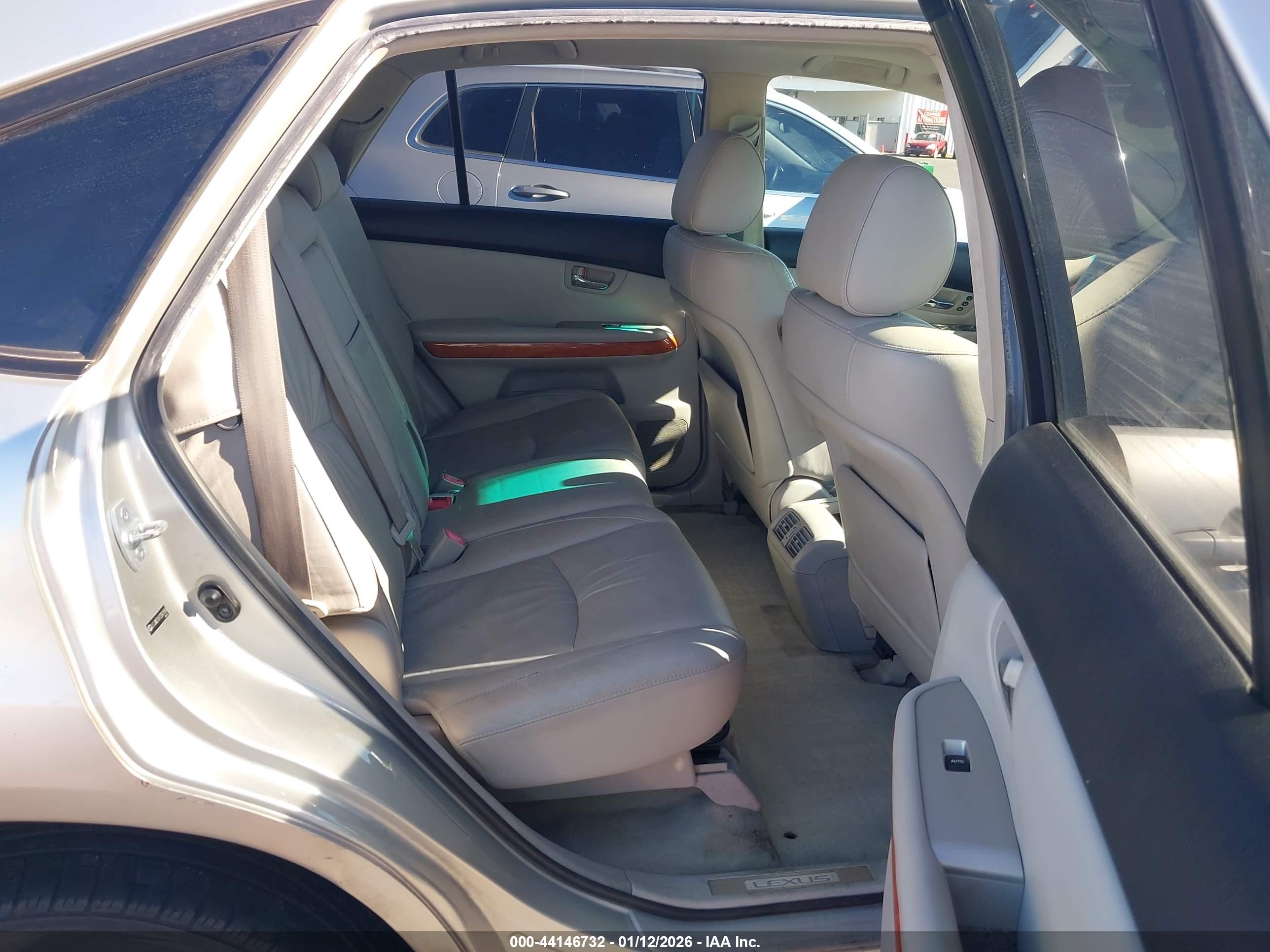 LEXUS RX image 8