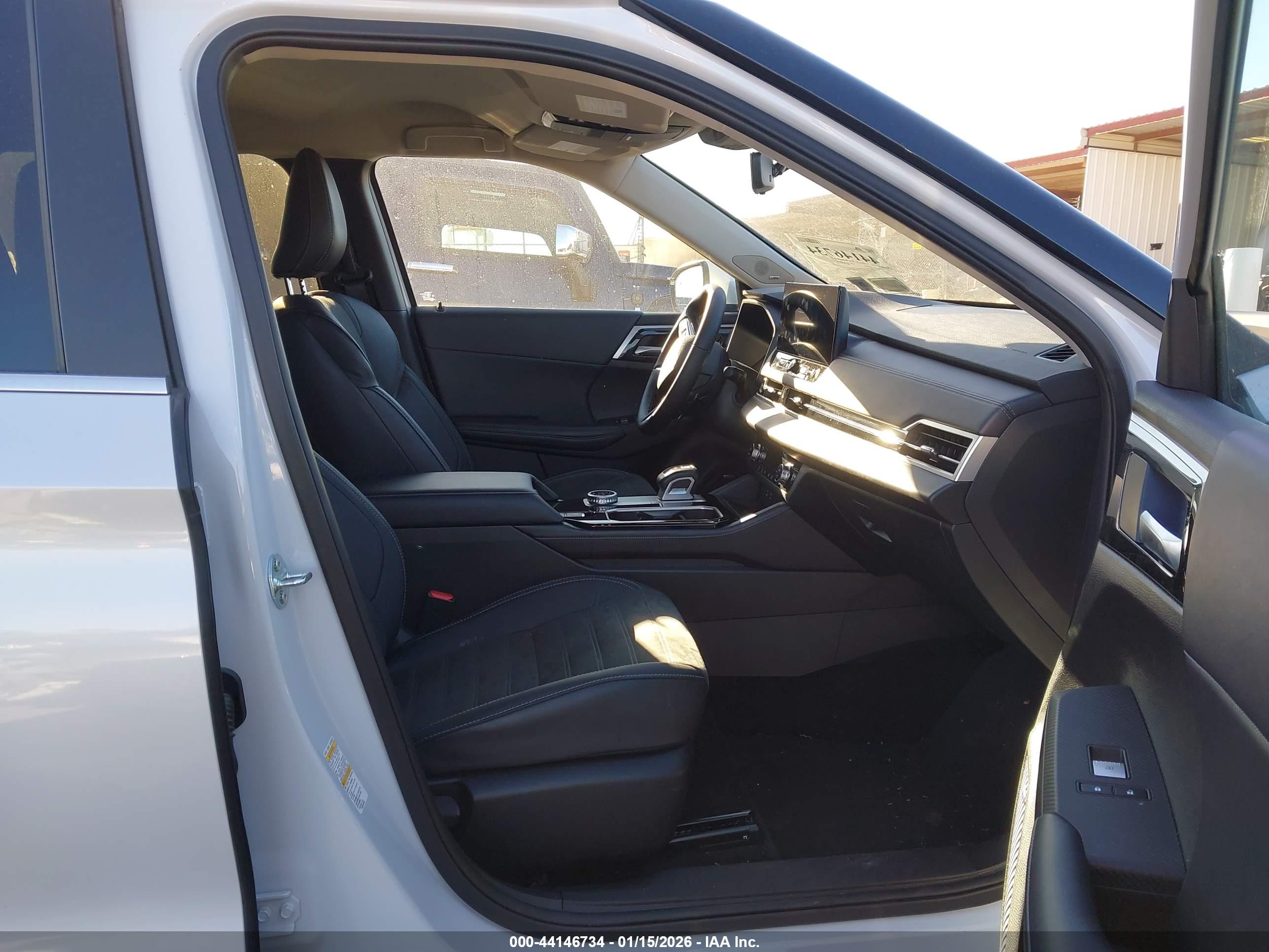 MITSUBISHI OUTLANDER image 5