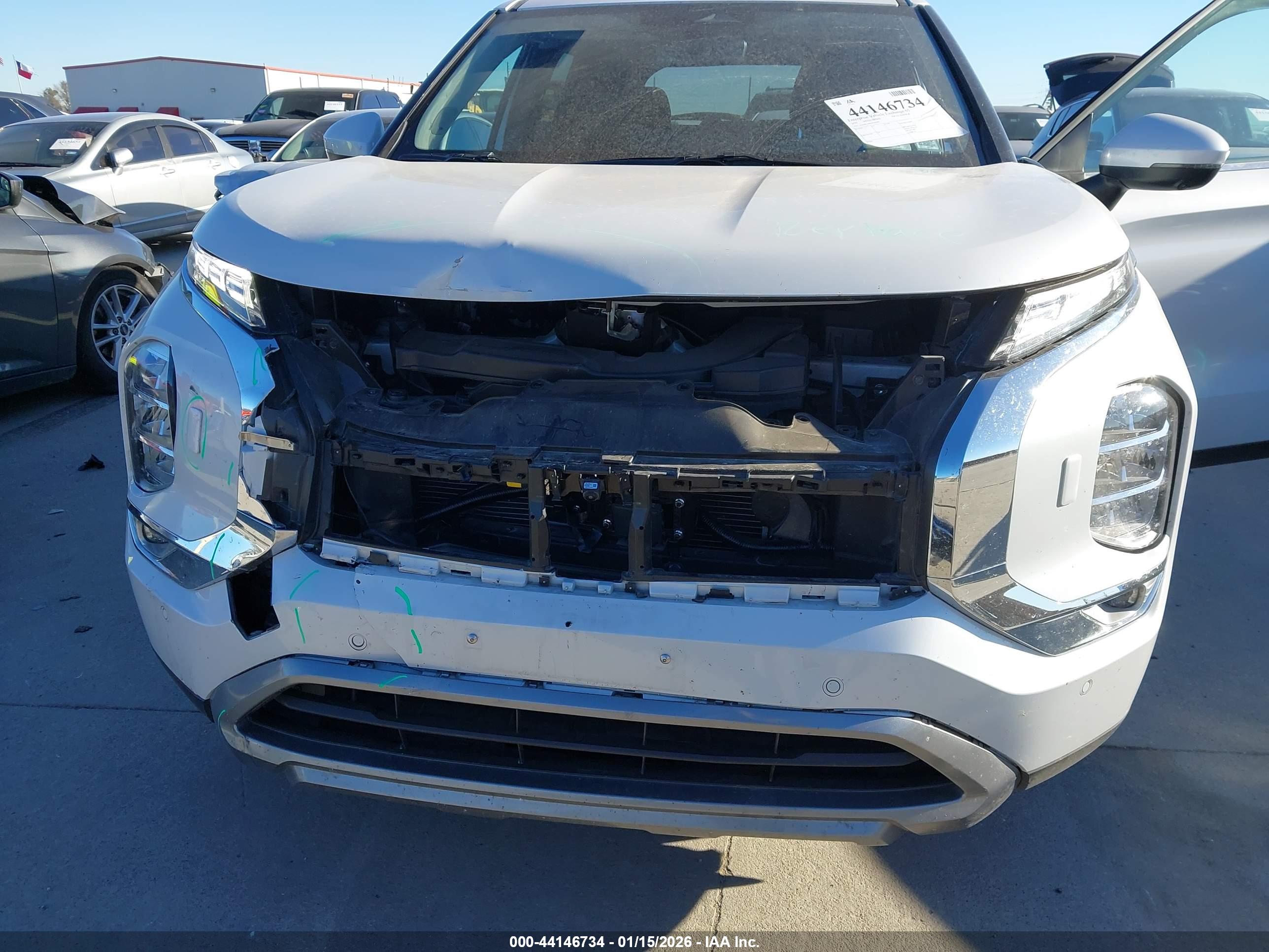 MITSUBISHI OUTLANDER image 6