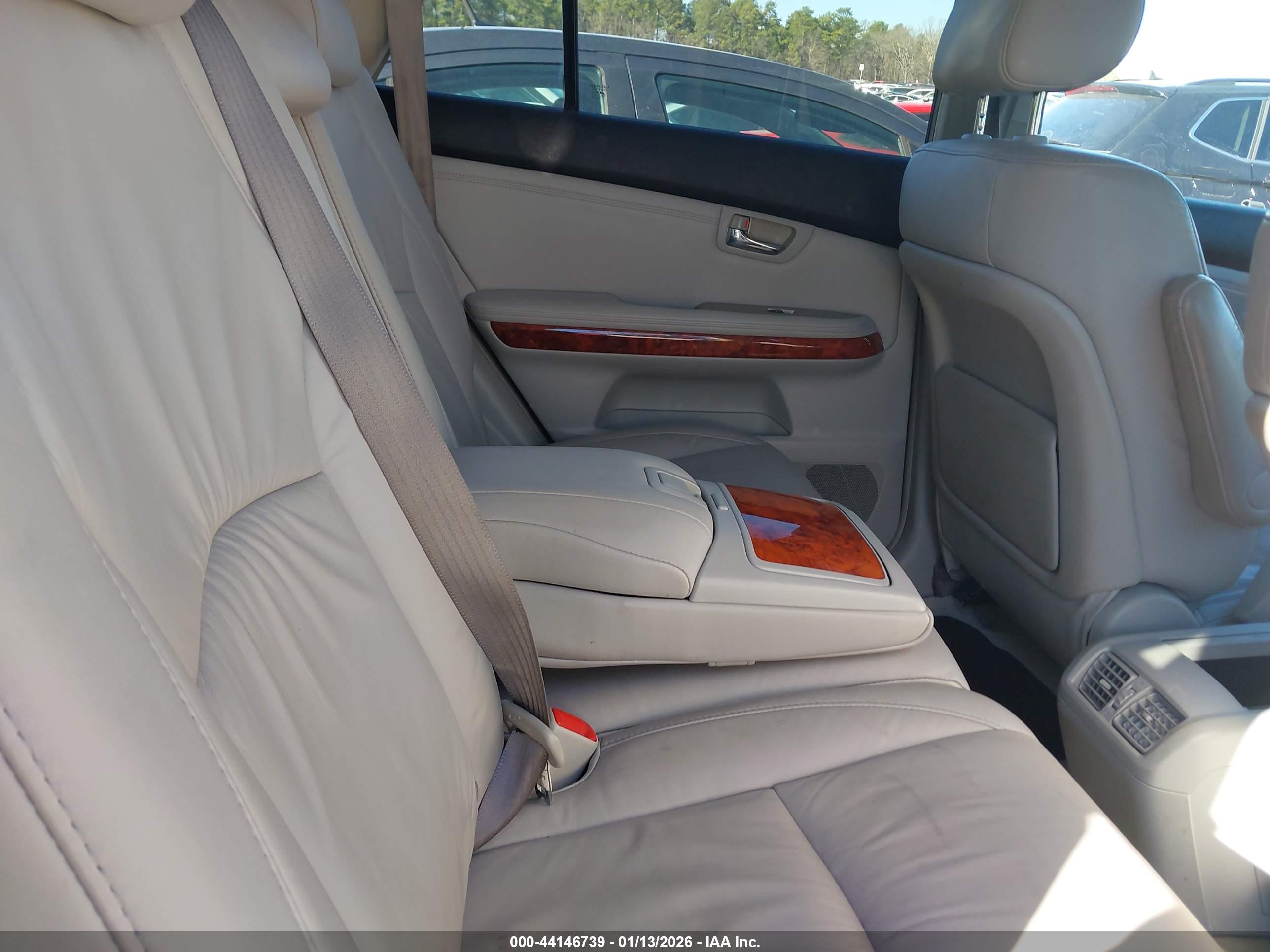 LEXUS RX image 8