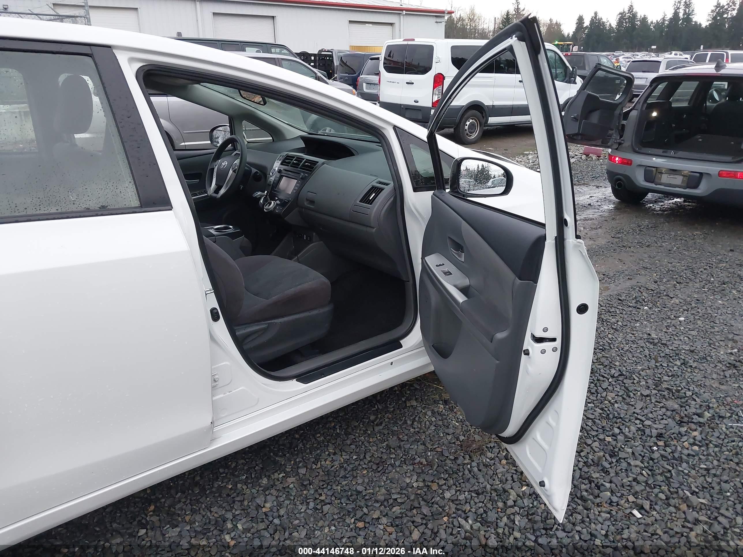 TOYOTA PRIUS image 5