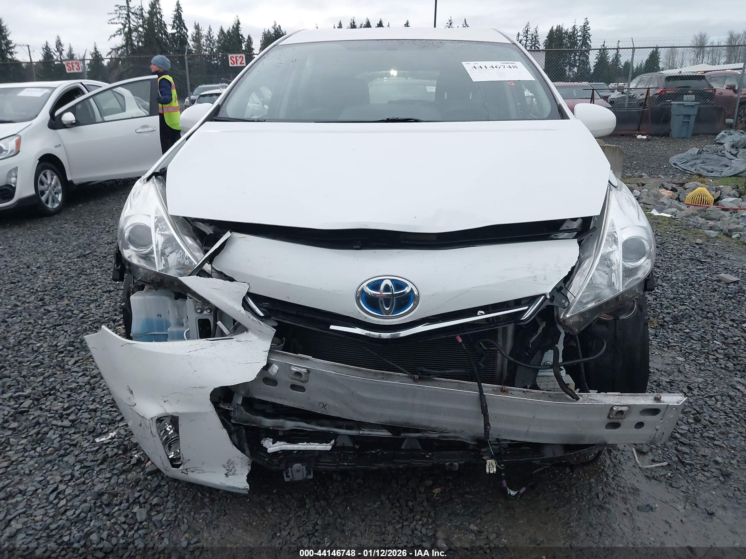 TOYOTA PRIUS image 6