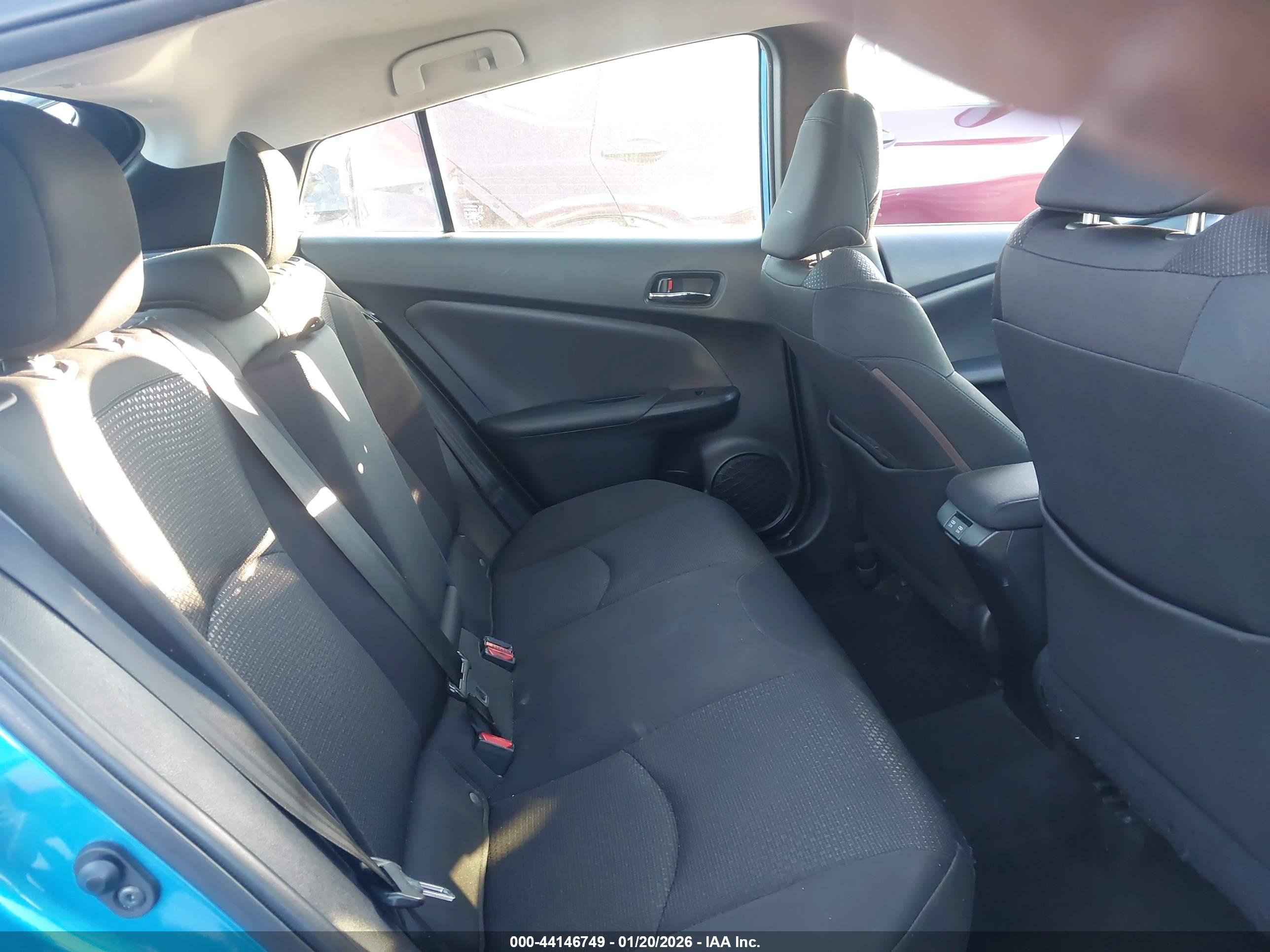 TOYOTA PRIUS image 8