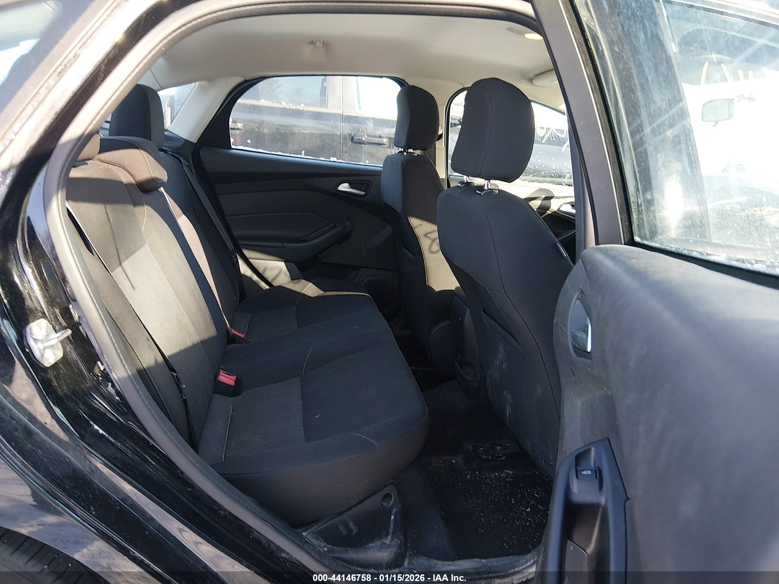 FORD FOCUS image 8