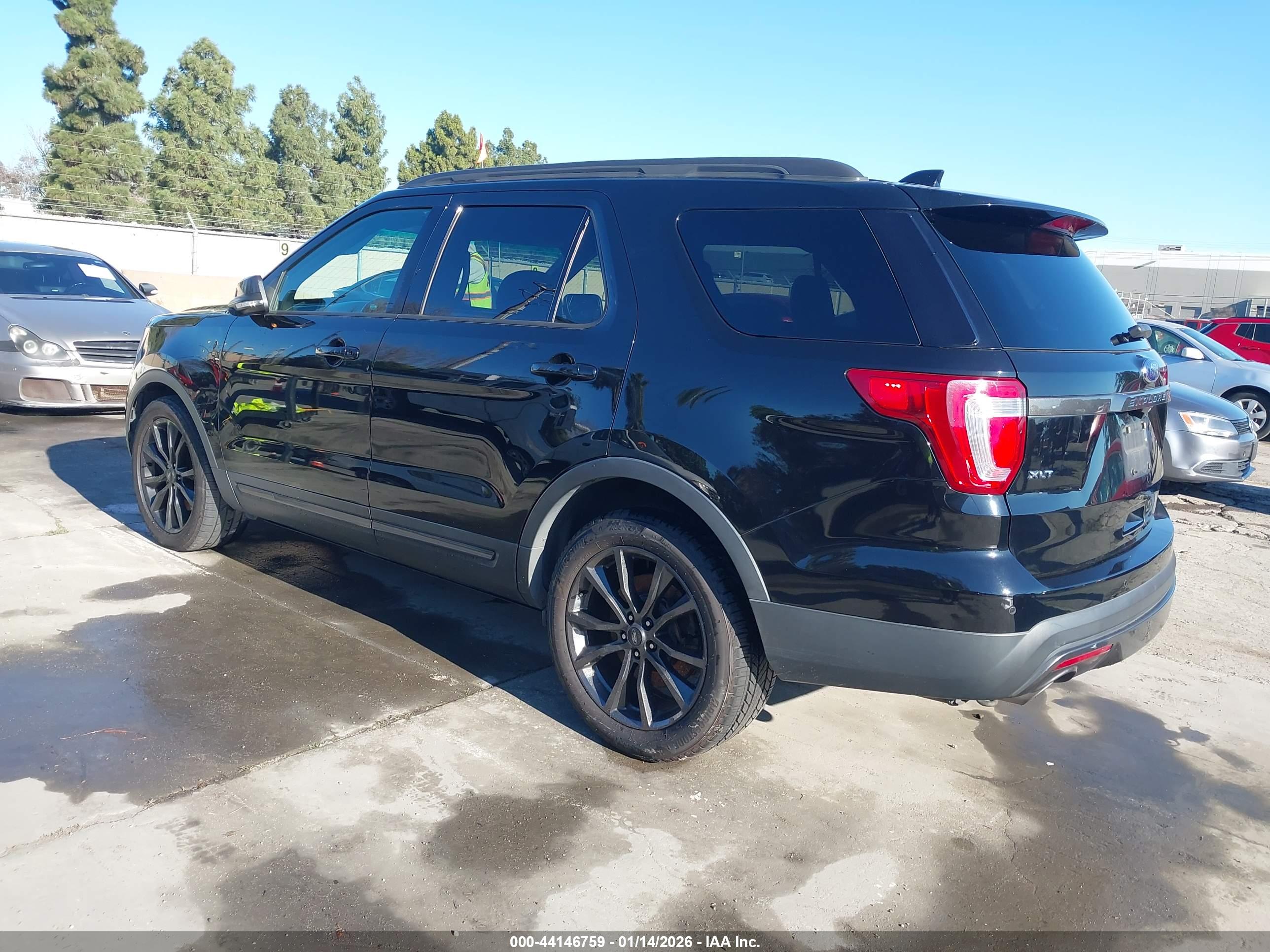 FORD EXPLORER image 3