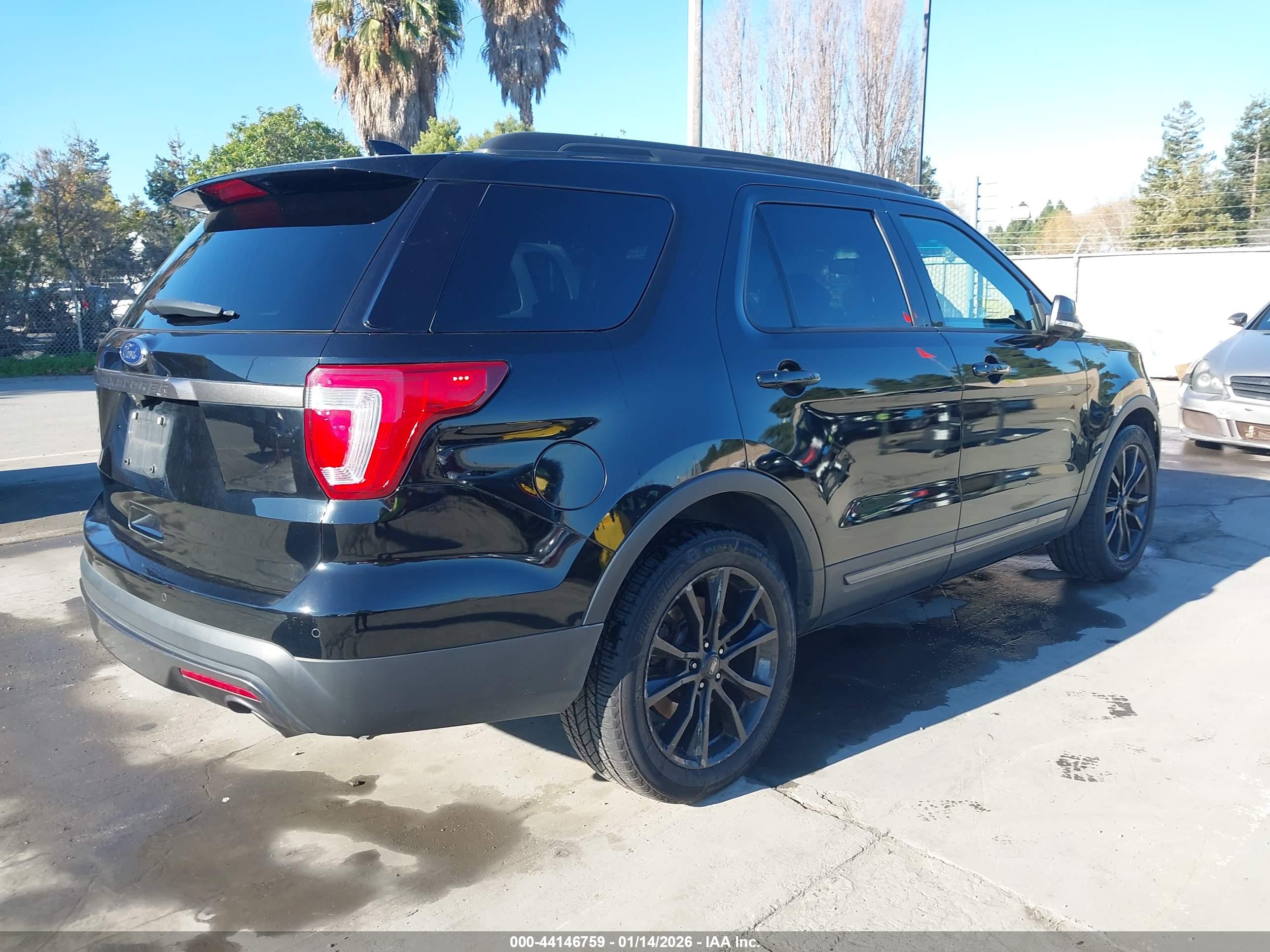 FORD EXPLORER image 4