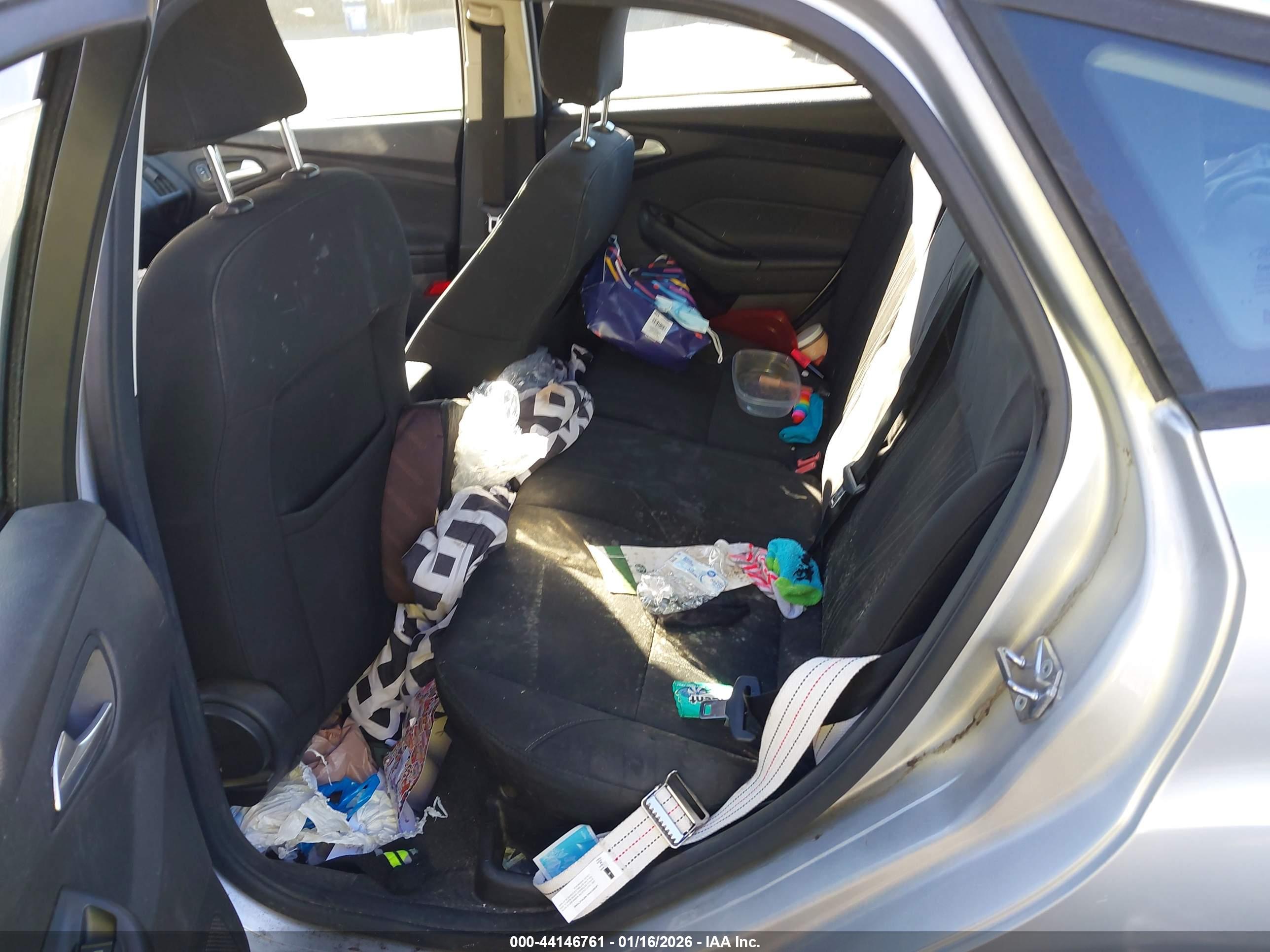 FORD FOCUS image 8