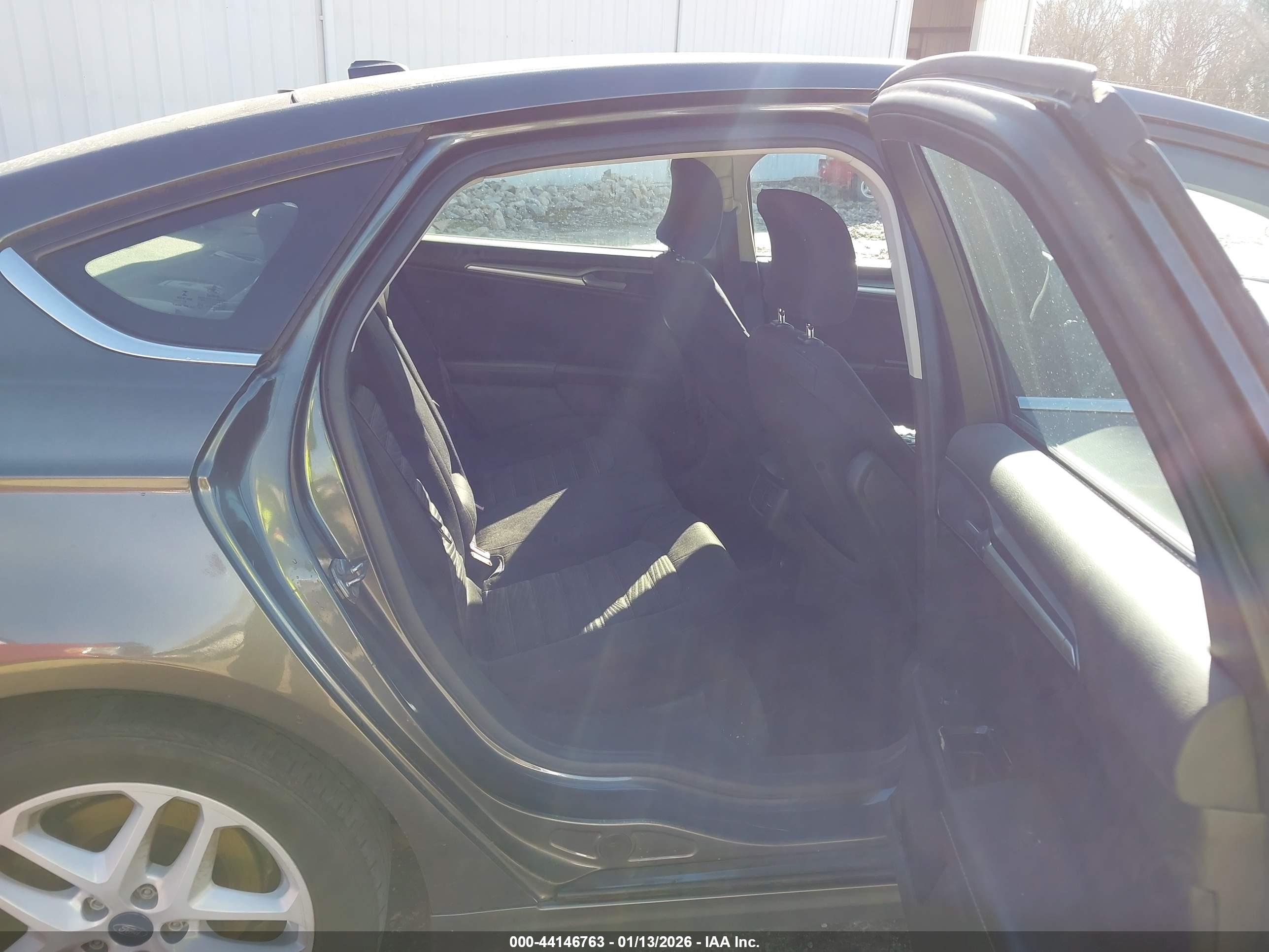 FORD FUSION image 8