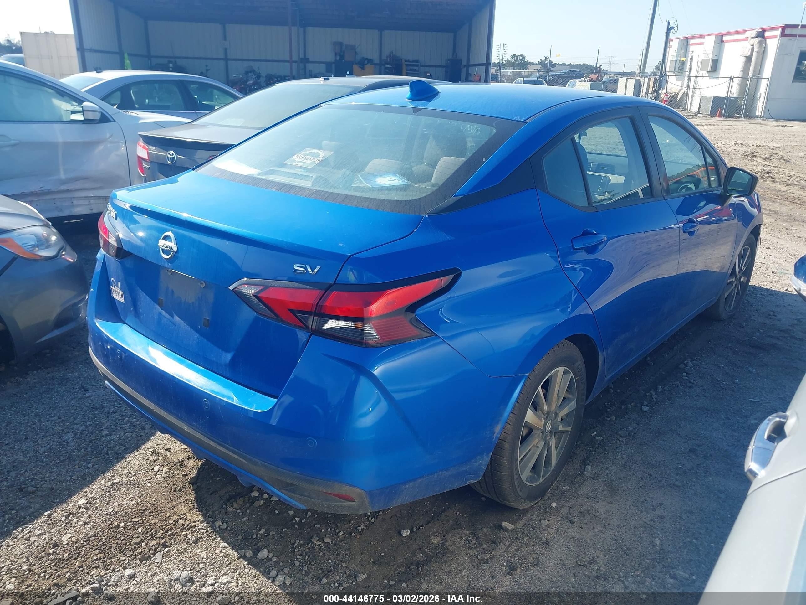 NISSAN VERSA image 4