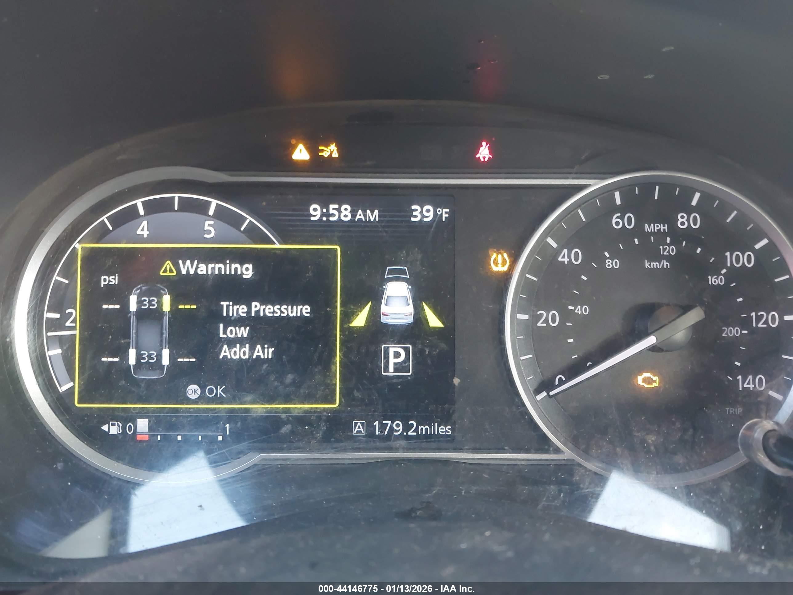 NISSAN VERSA image 7