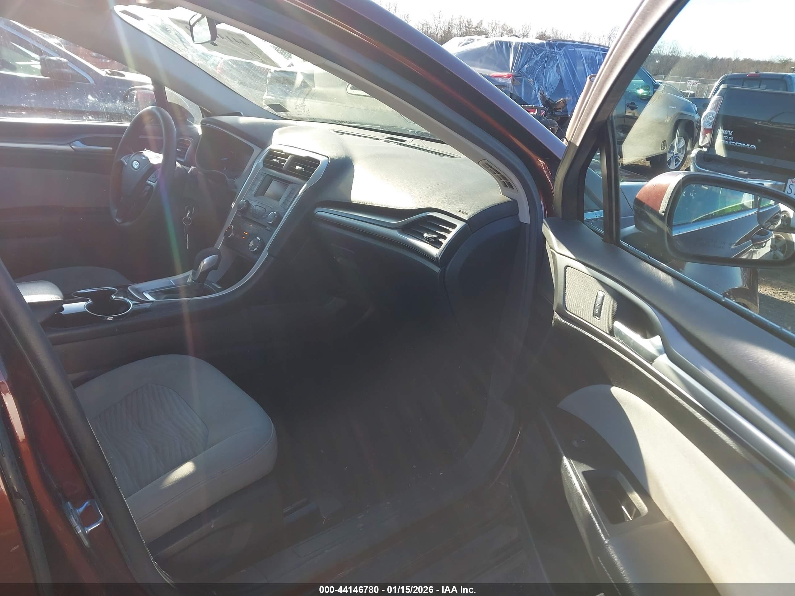 FORD FUSION image 5
