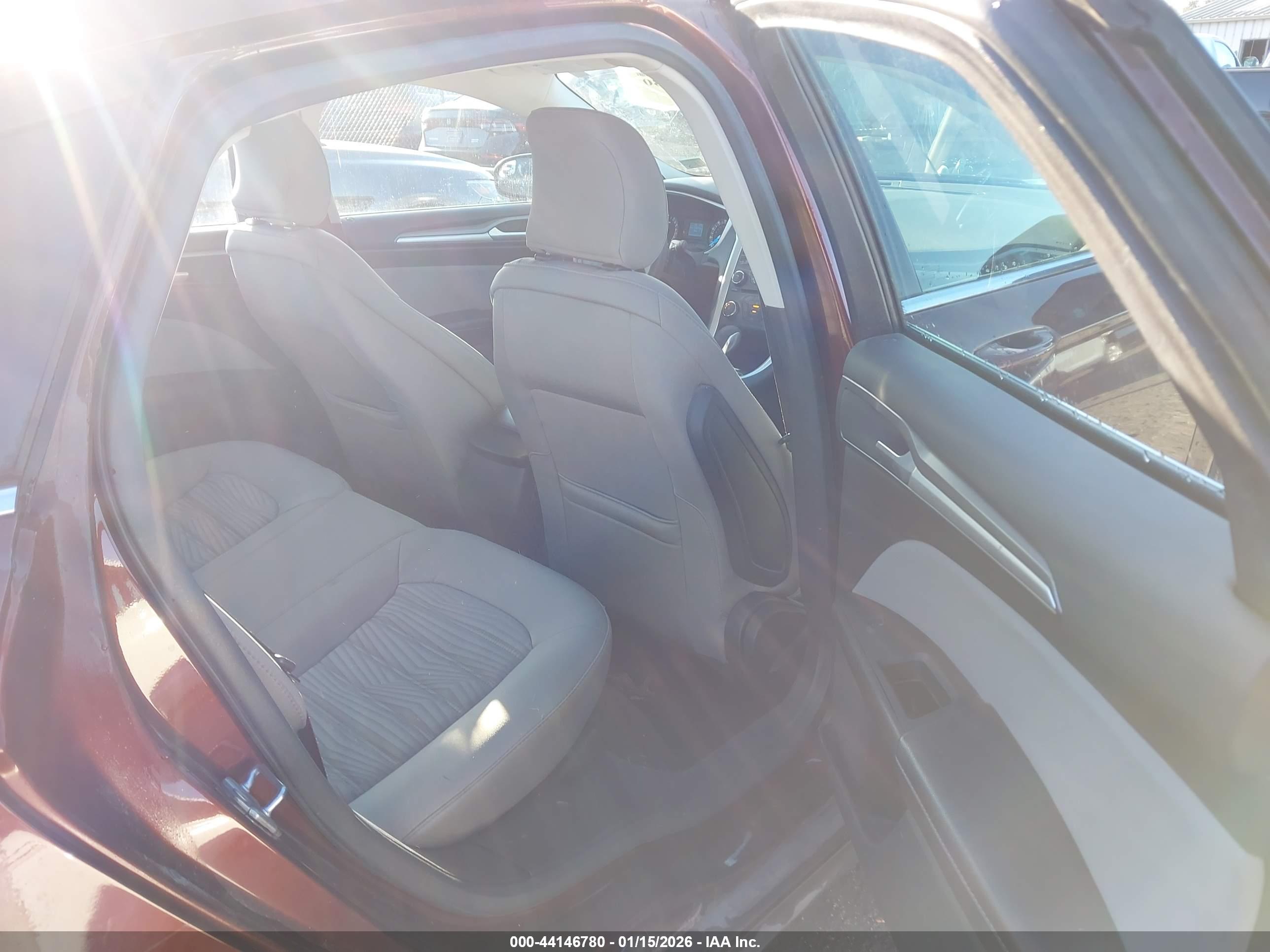 FORD FUSION image 8