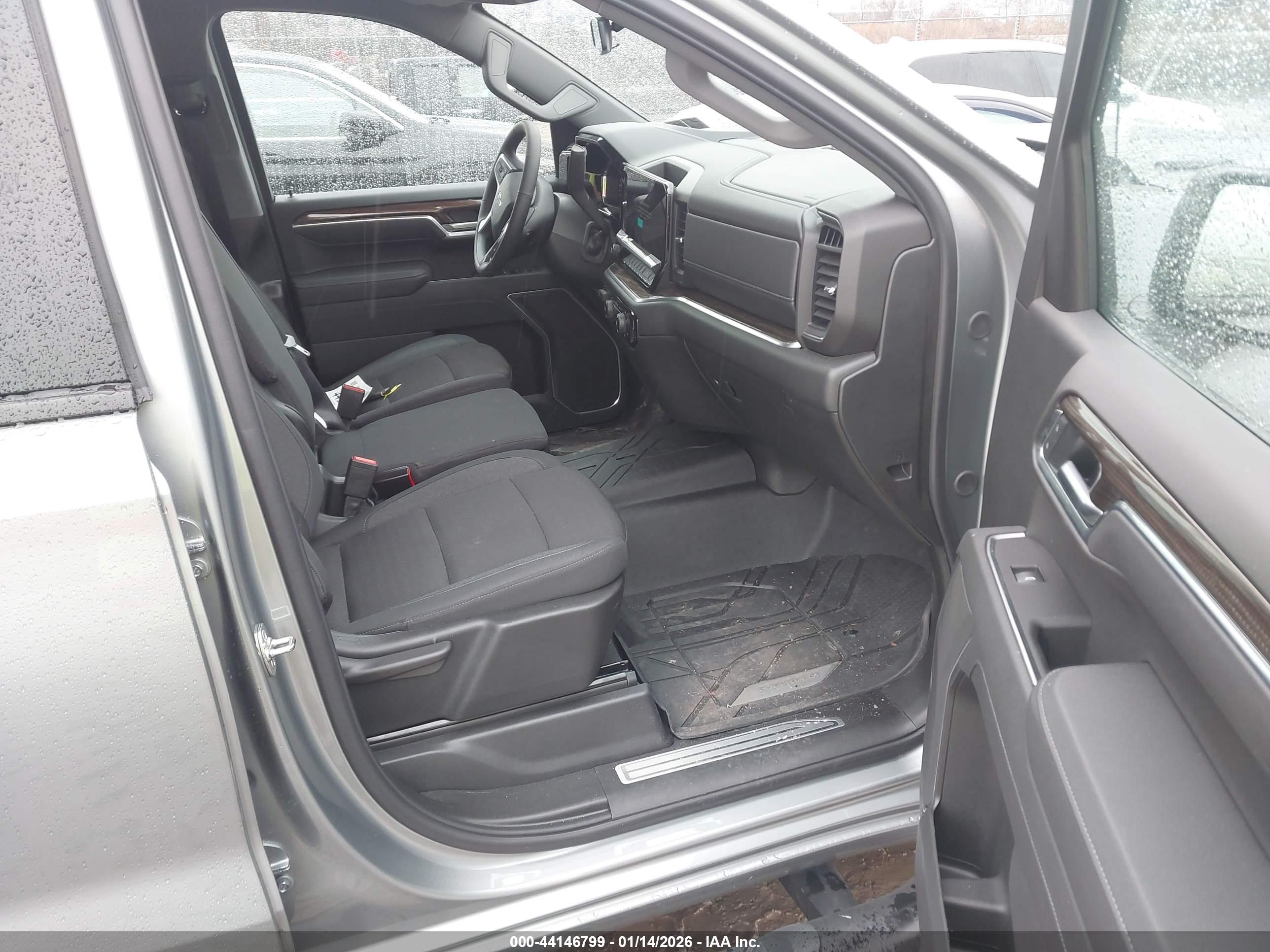 CHEVROLET SILVERADO image 5