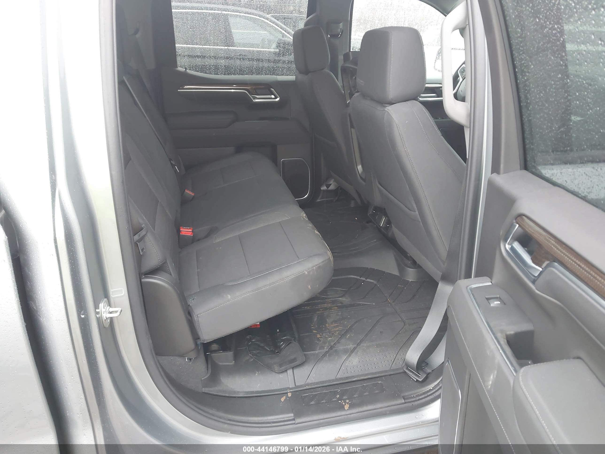 CHEVROLET SILVERADO image 8