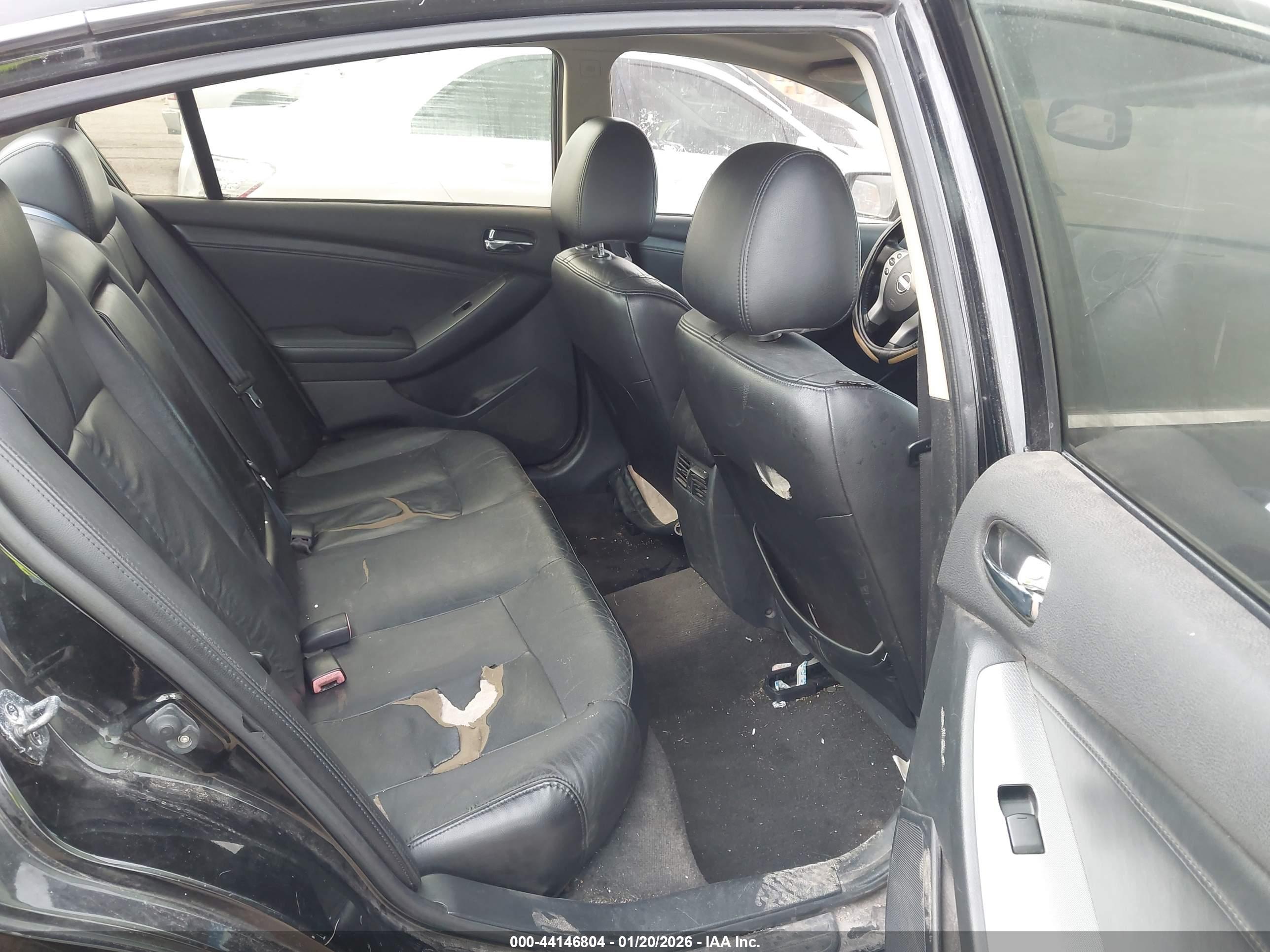 NISSAN ALTIMA image 8