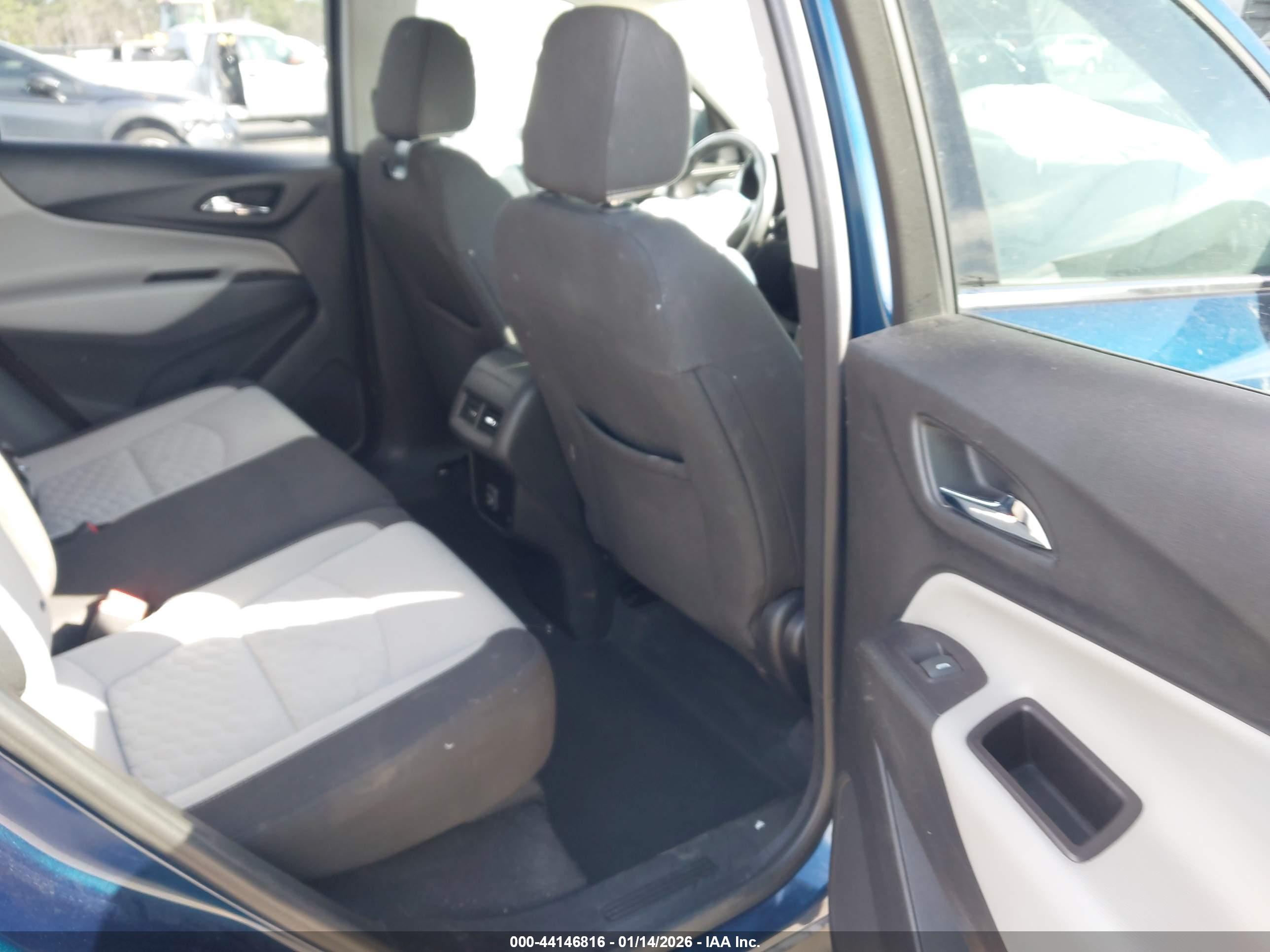 CHEVROLET EQUINOX image 8