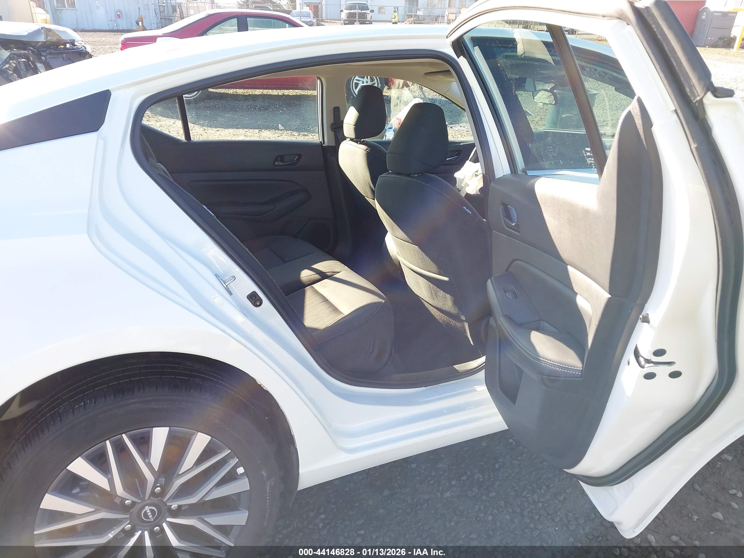 NISSAN ALTIMA image 8