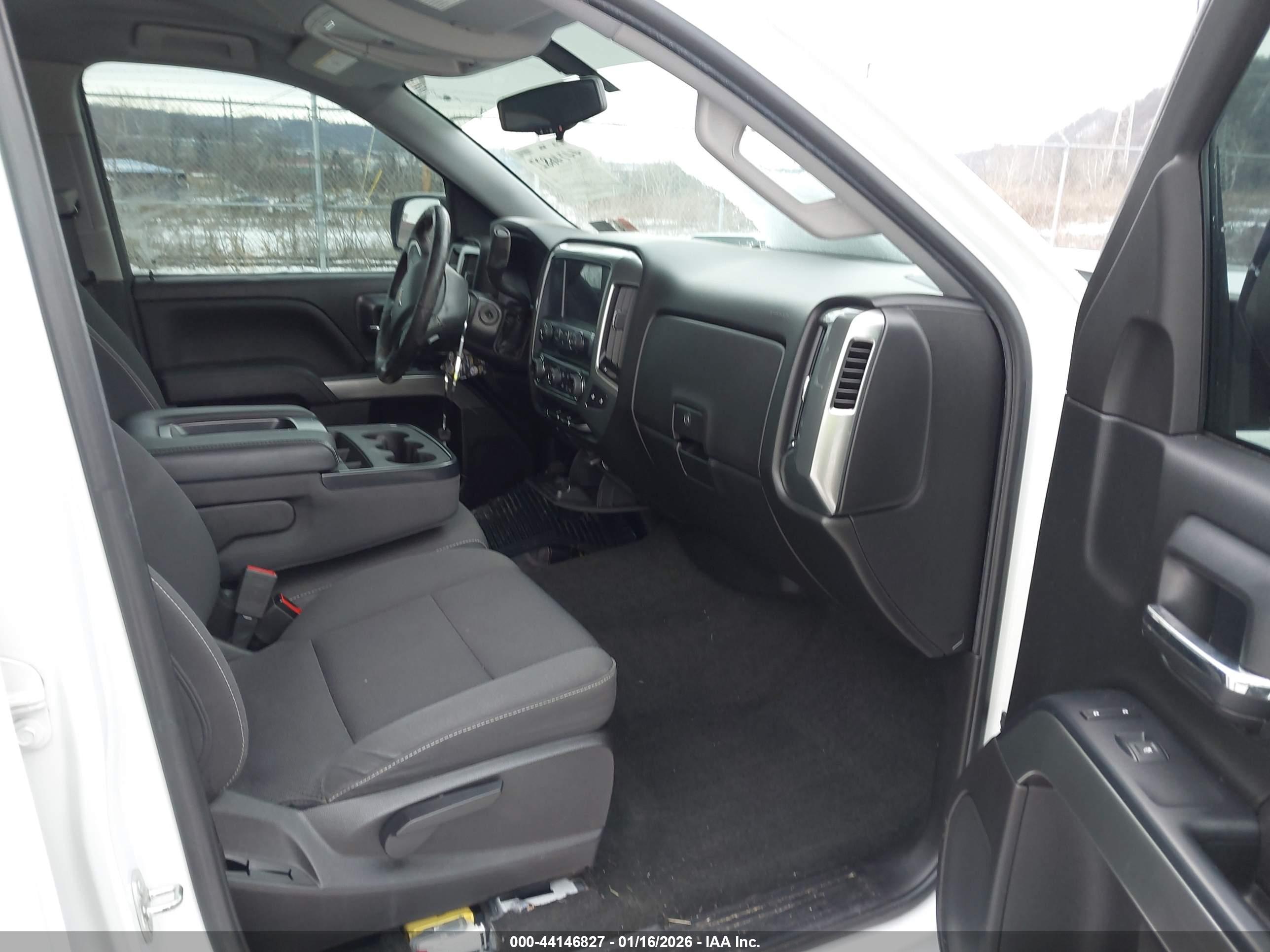 CHEVROLET SILVERADO image 5