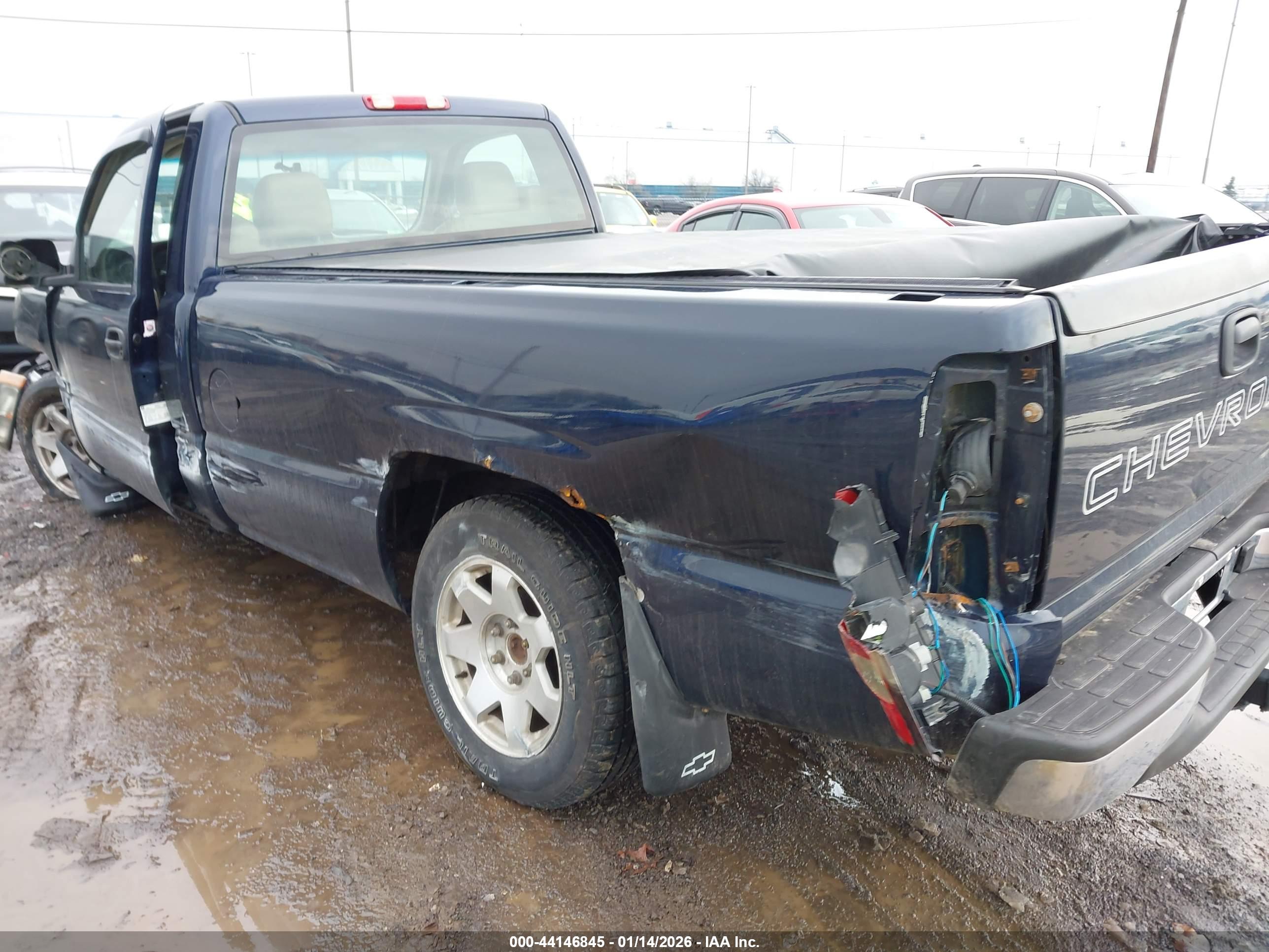 CHEVROLET SILVERADO image 6