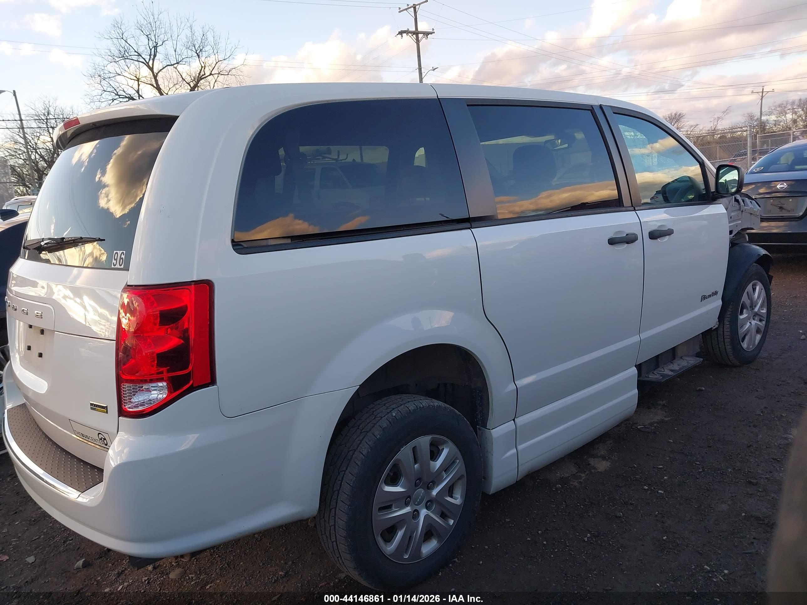 DODGE GRAND image 4