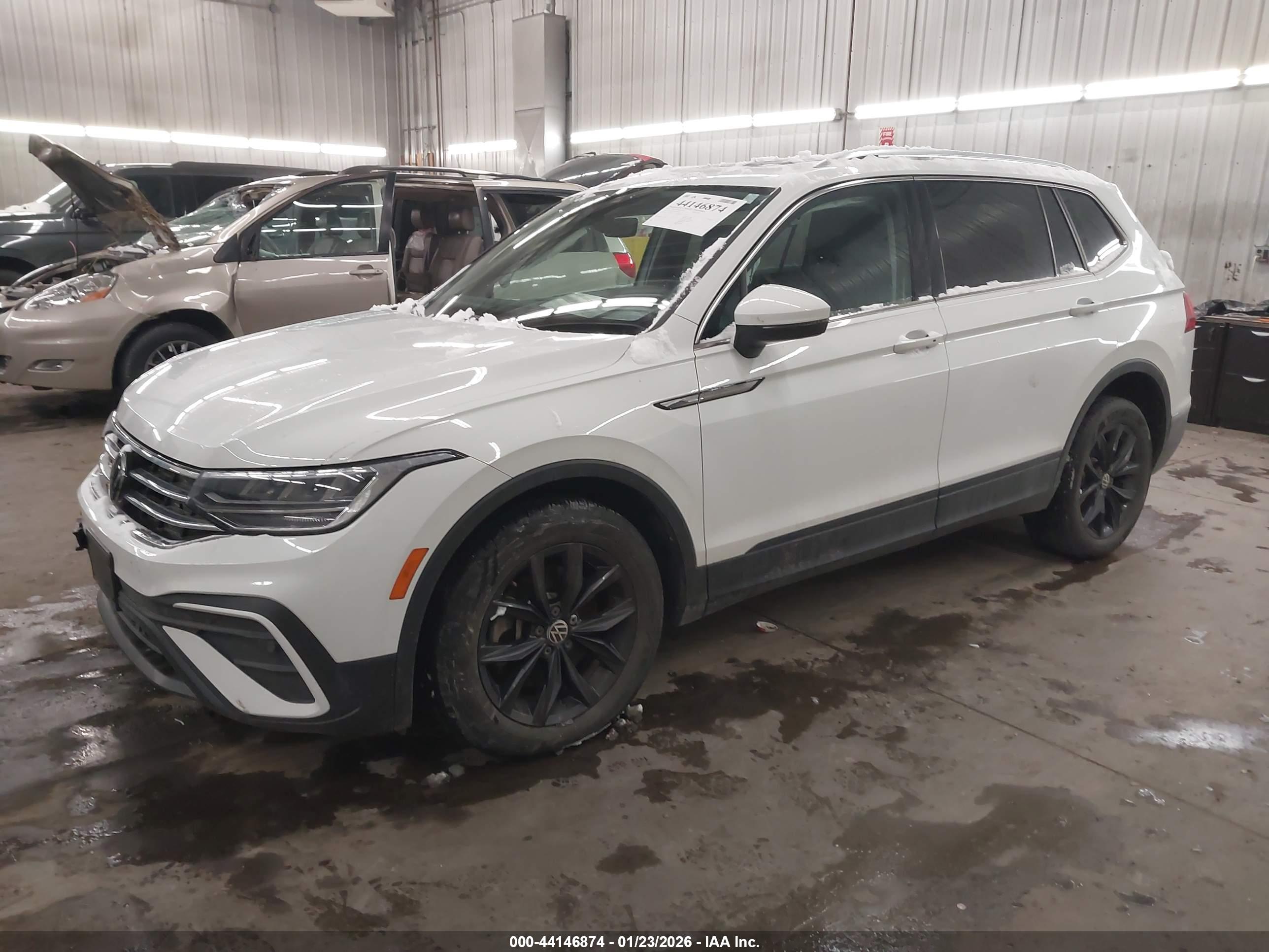 VOLKSWAGEN TIGUAN image 2