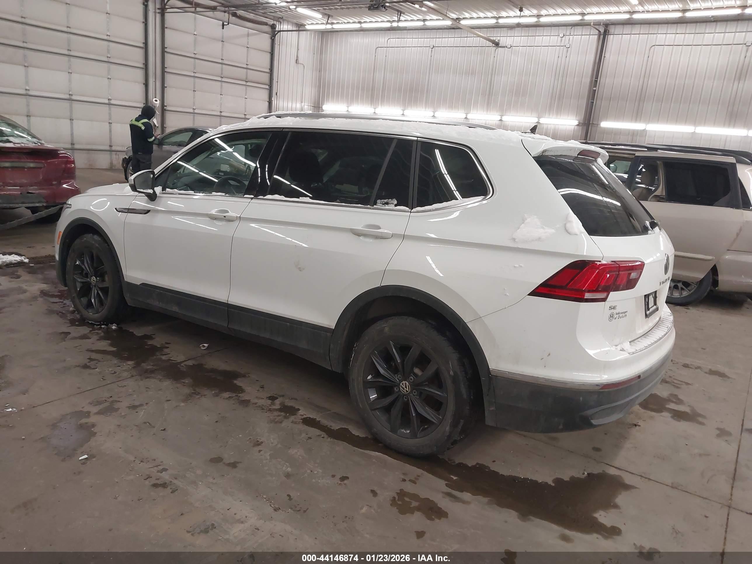 VOLKSWAGEN TIGUAN image 3