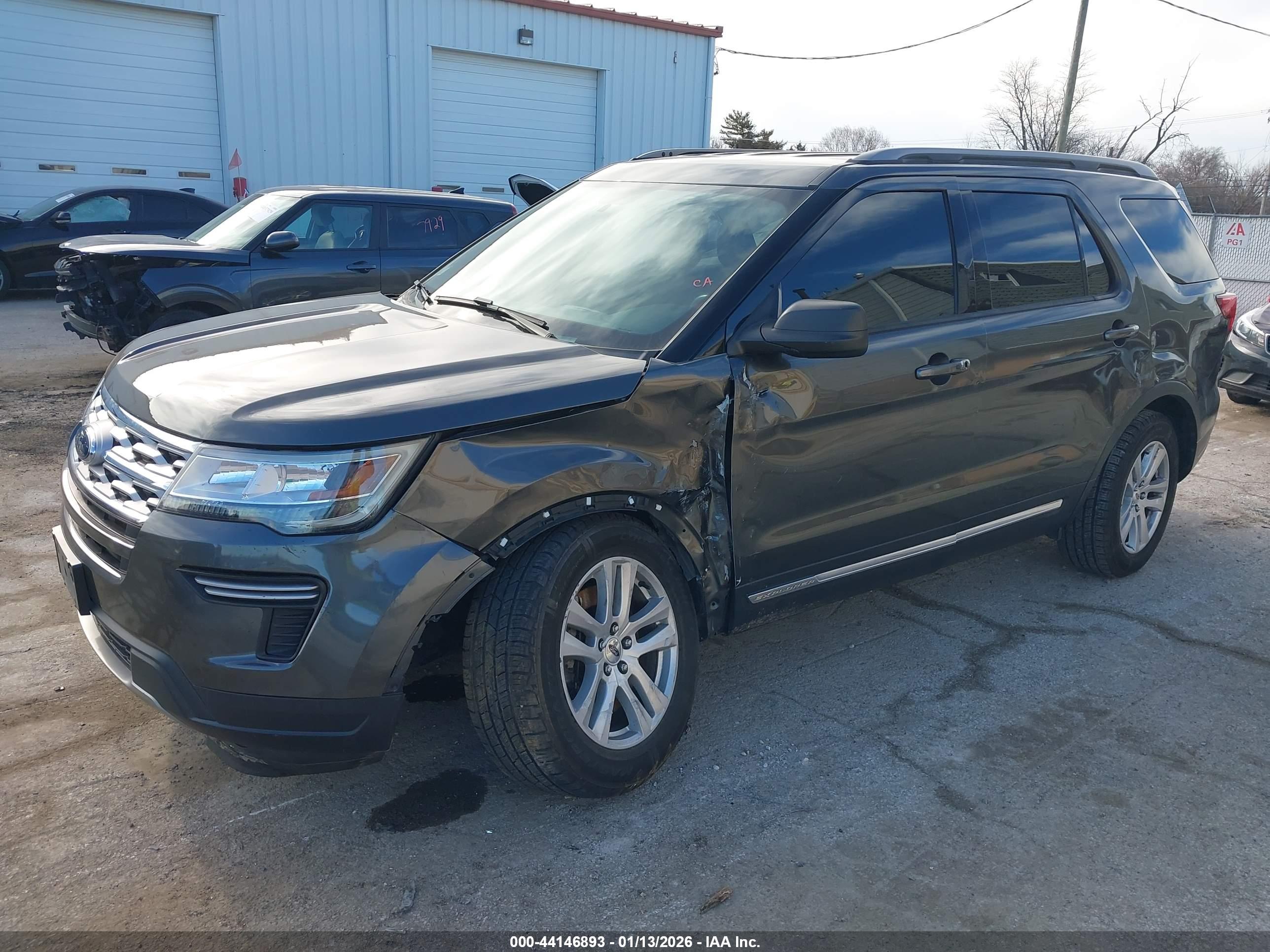 FORD EXPLORER image 2