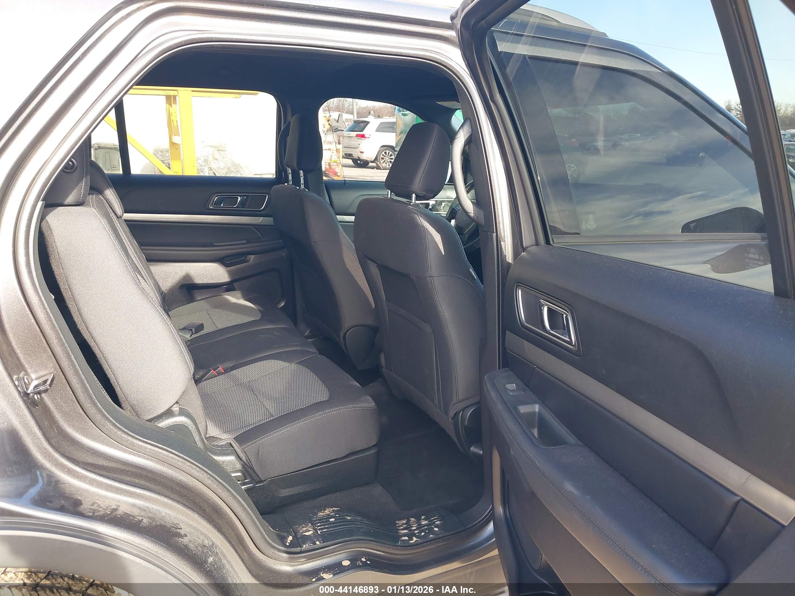 FORD EXPLORER image 8