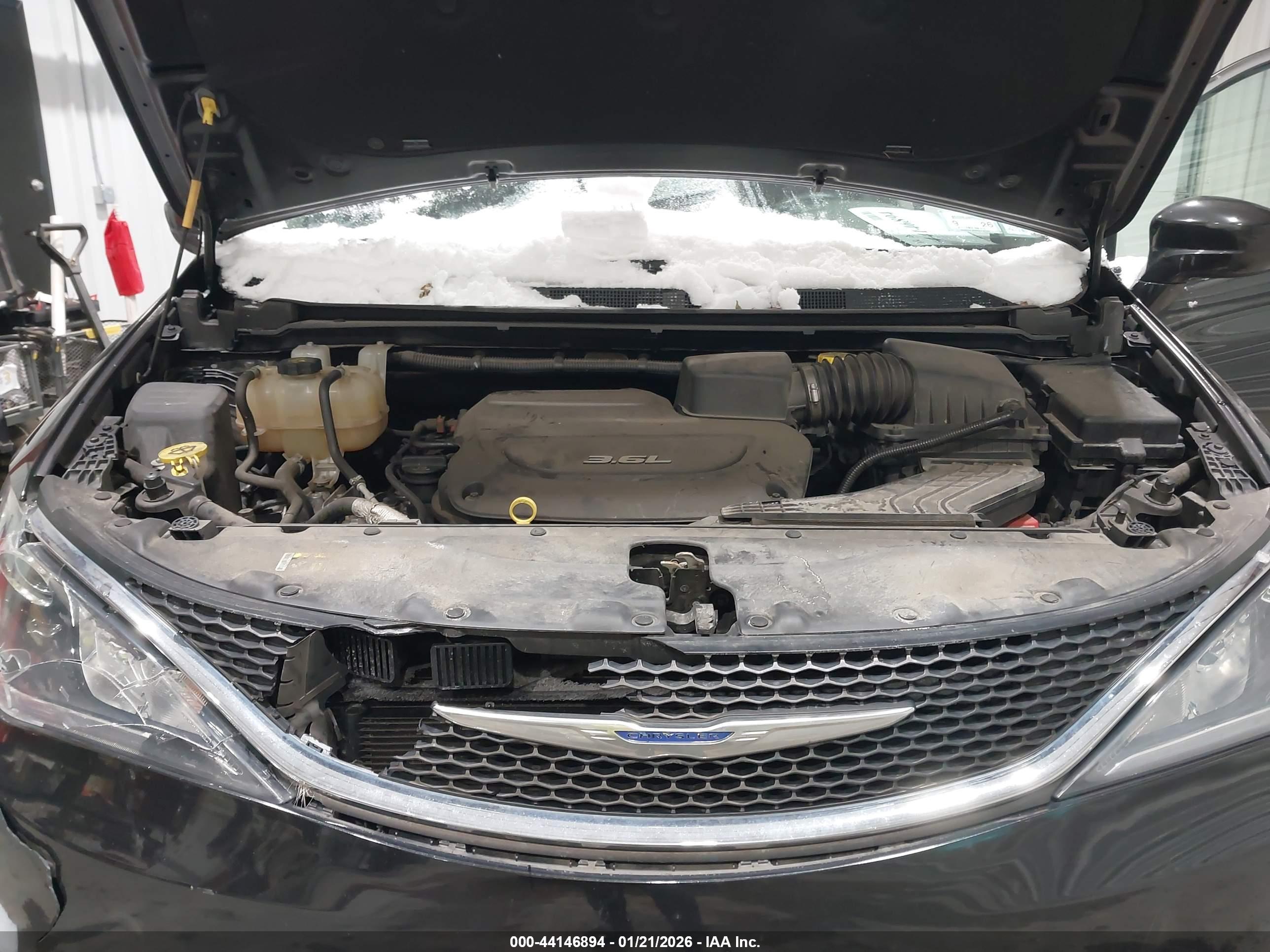 CHRYSLER PACIFICA image 10
