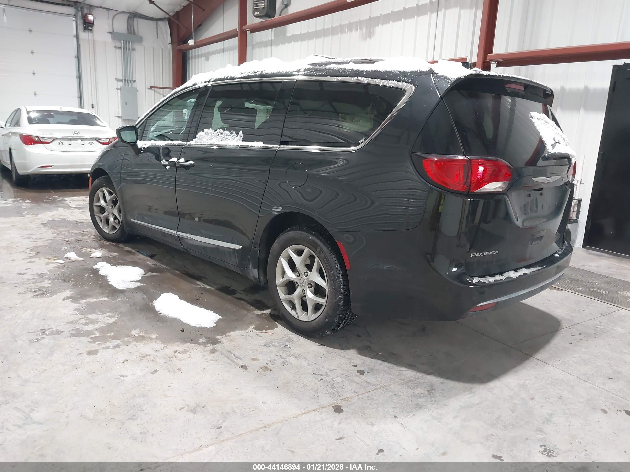 CHRYSLER PACIFICA image 3