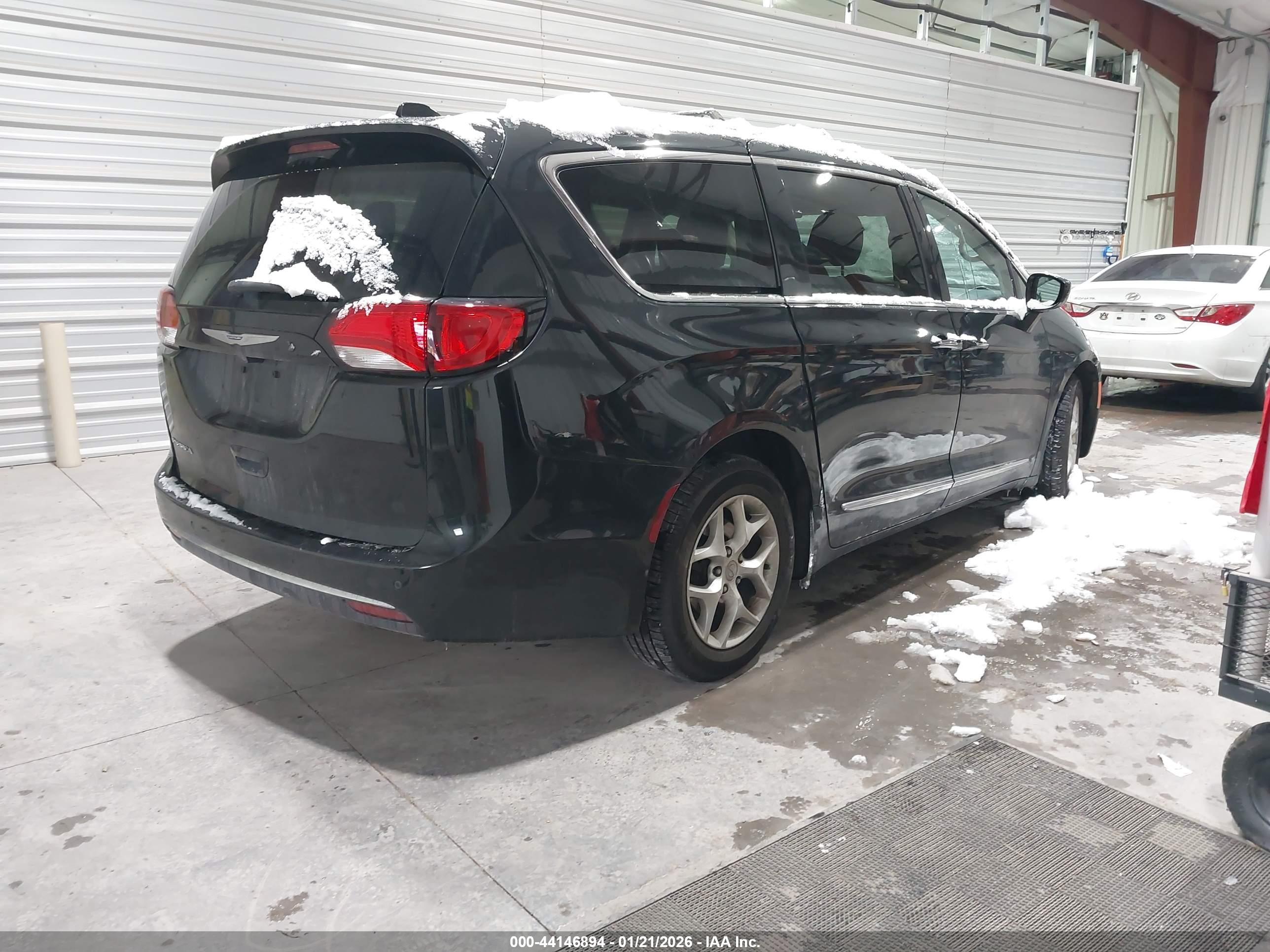 CHRYSLER PACIFICA image 4