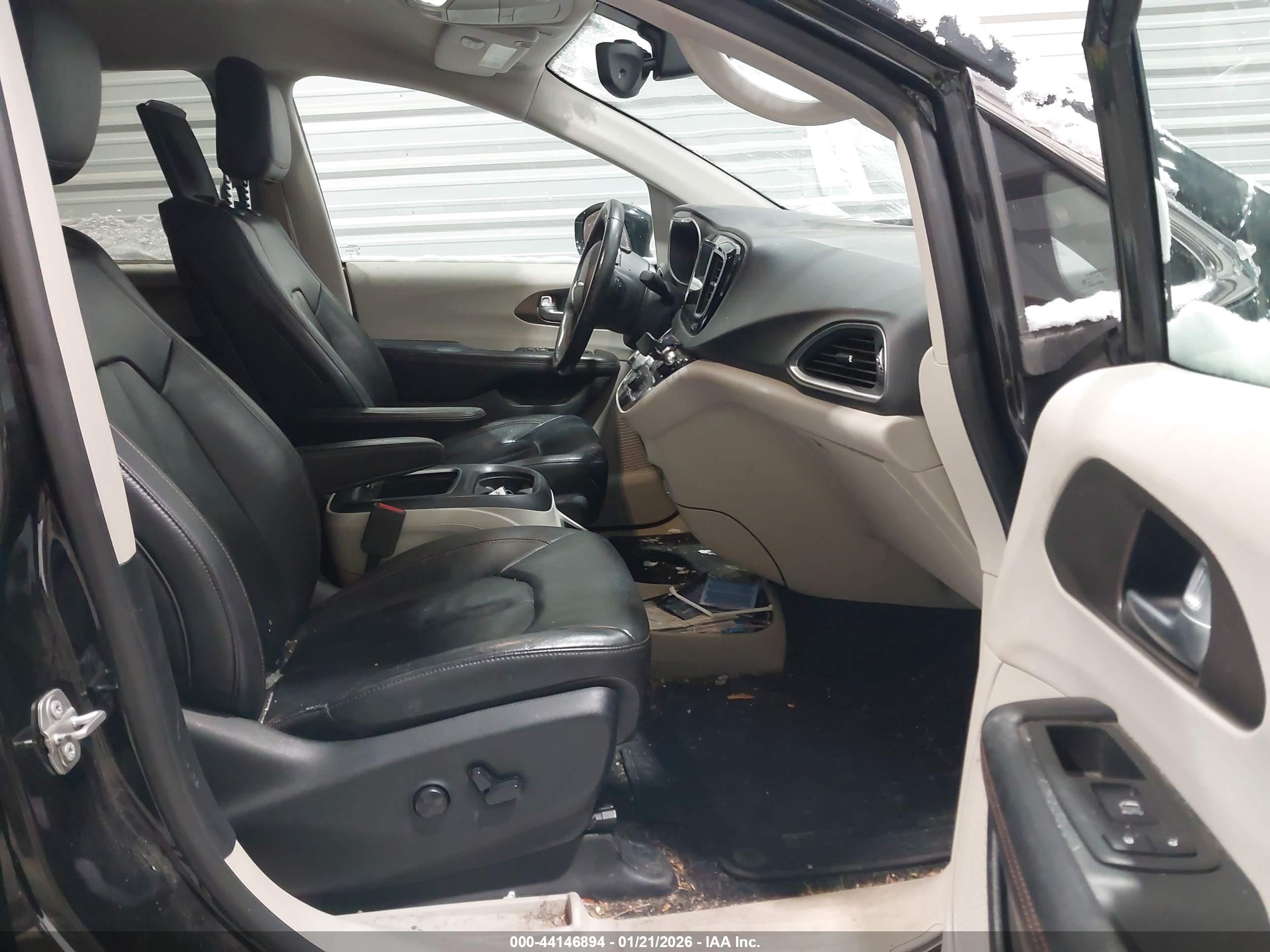 CHRYSLER PACIFICA image 5
