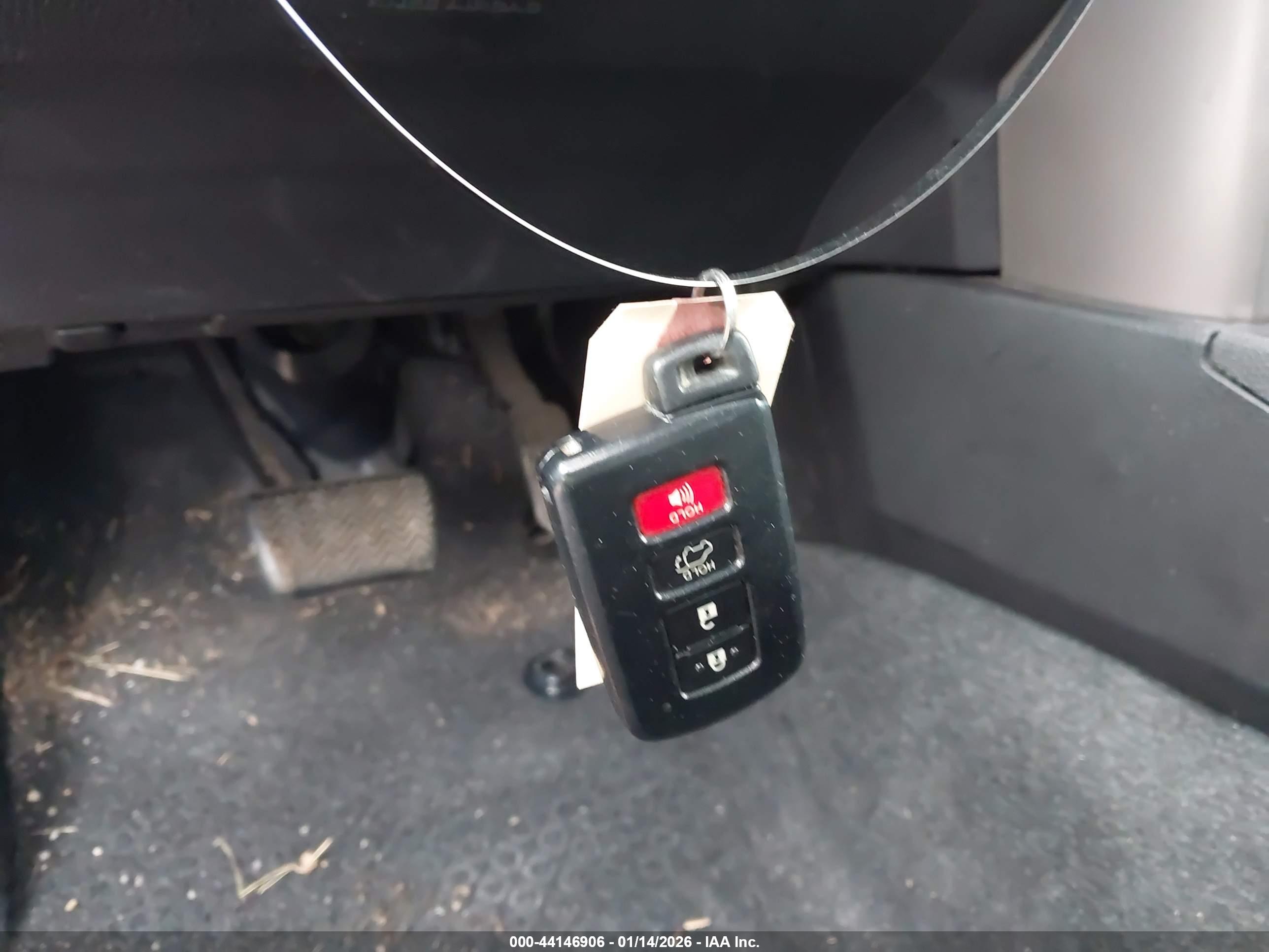 TOYOTA RAV4 image 11