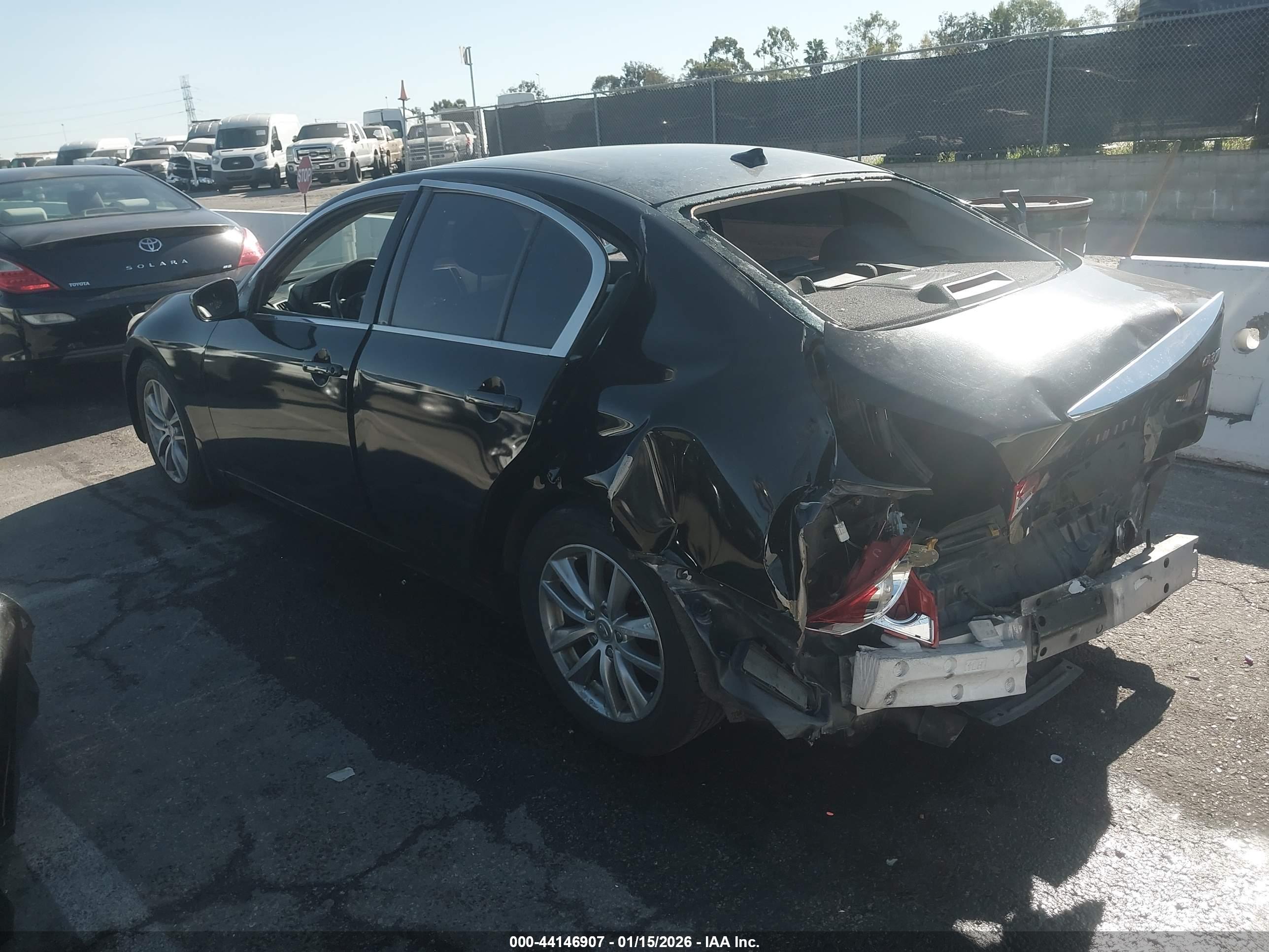 INFINITI G37 image 3