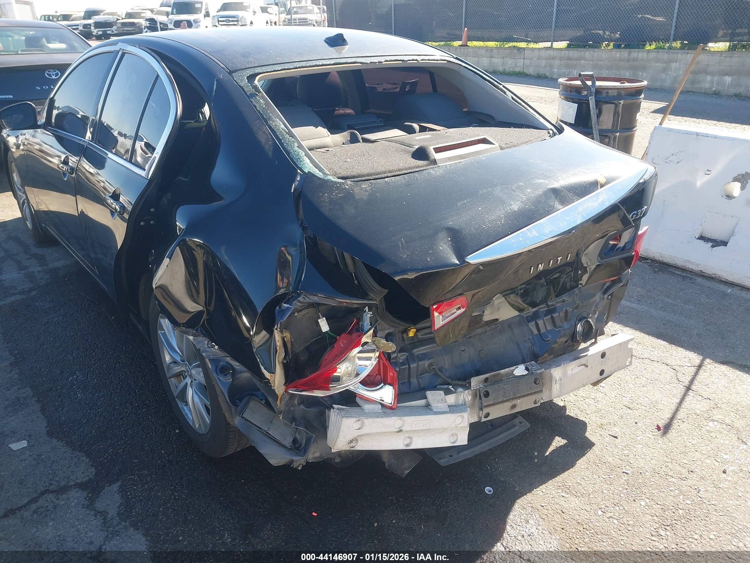 INFINITI G37 image 6